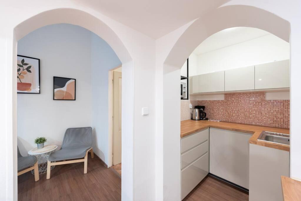 Side Apartment