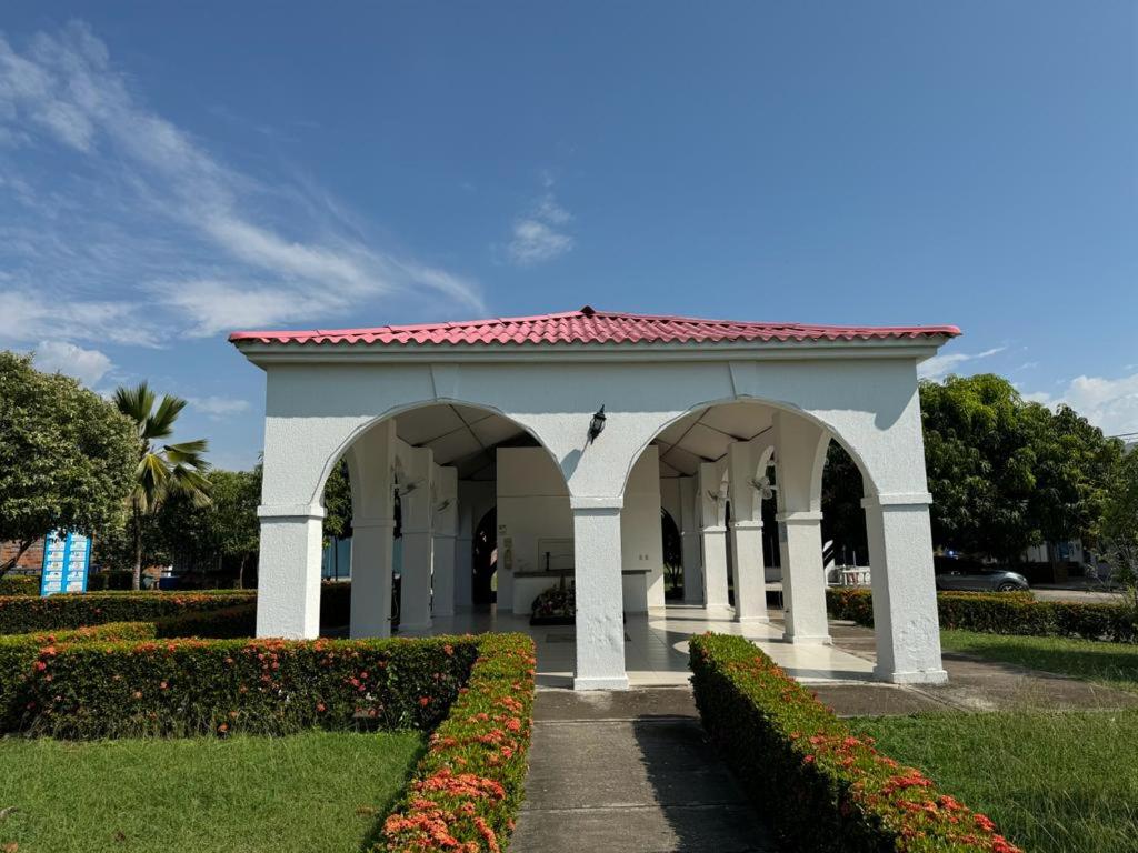 Casa Condominio Flandes / Giradot