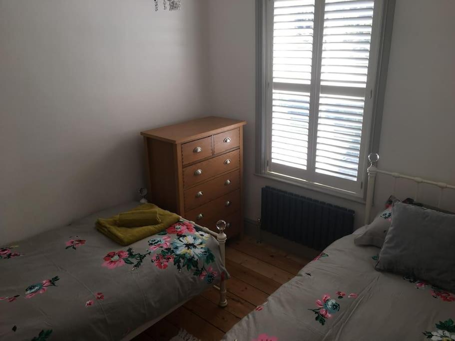 Sea Breeze - 3 Bed House, Parking for 2 Cars view 3