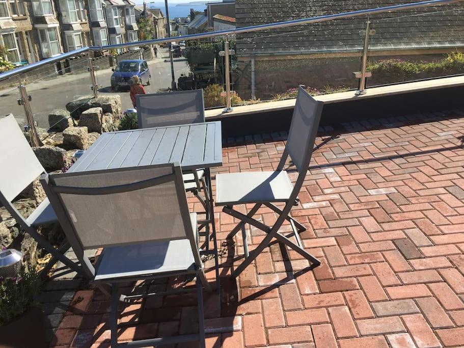 Sea Breeze - 3 Bed House, Parking for 2 Cars view 5