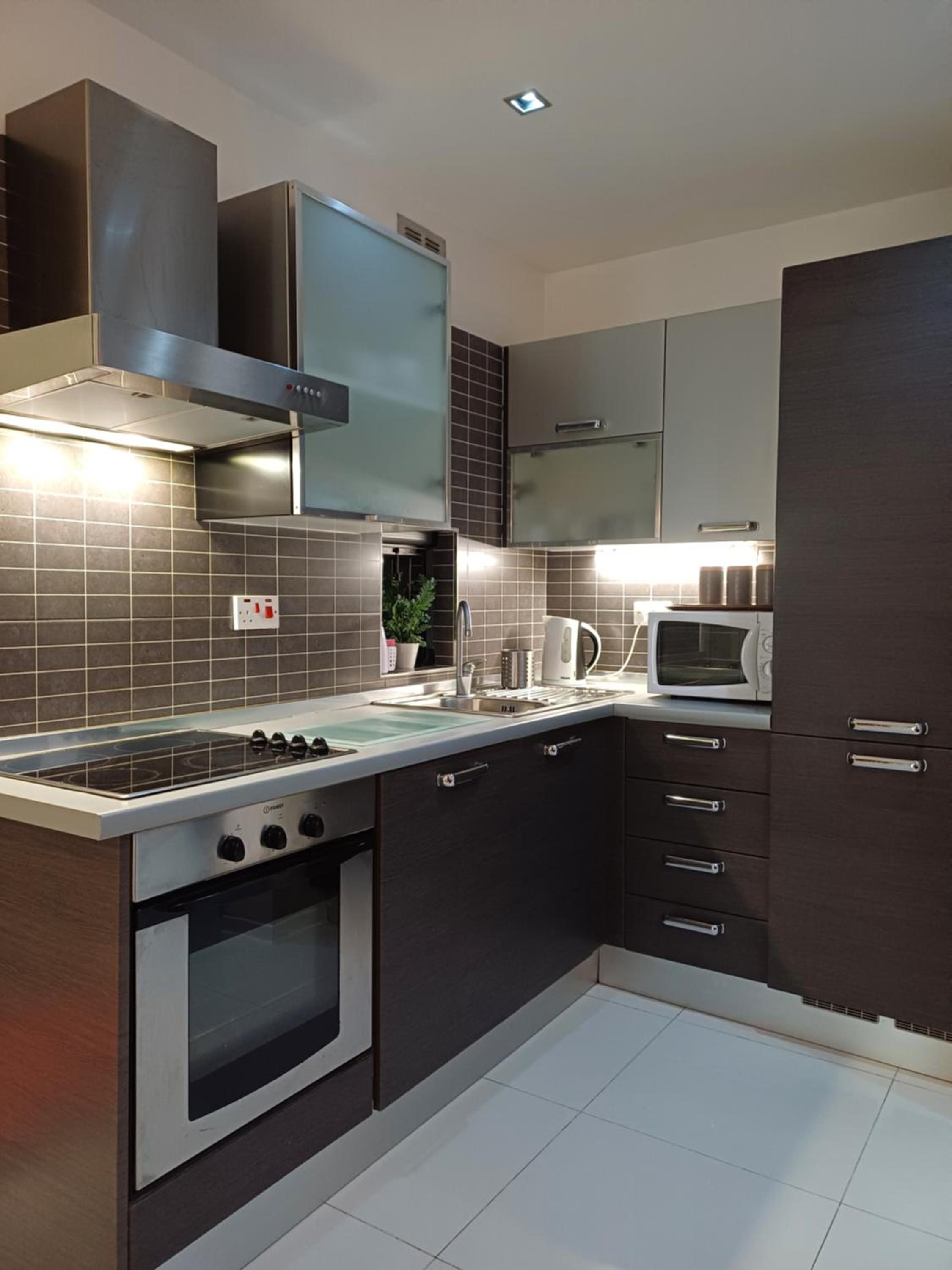 St Julian's 1 bed room Modern Apartment photo 2