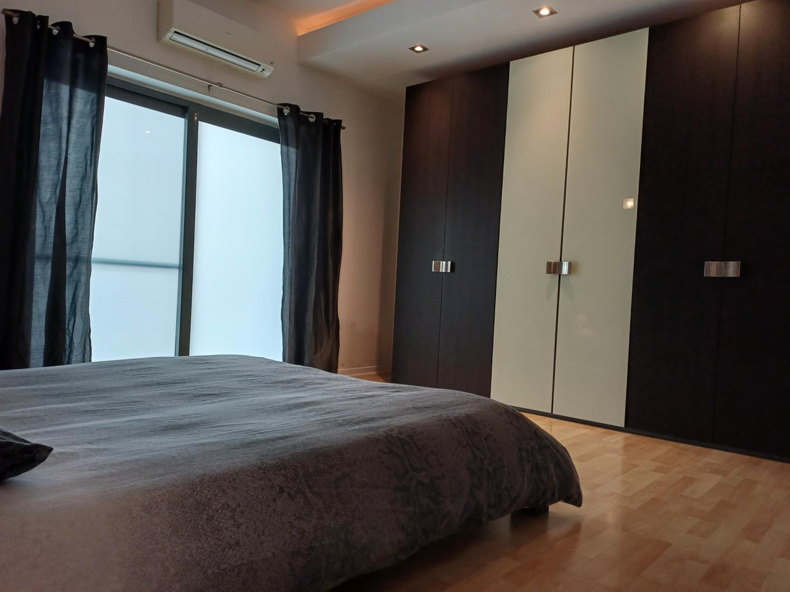 St Julian's 1 bed room Modern Apartment photo 4