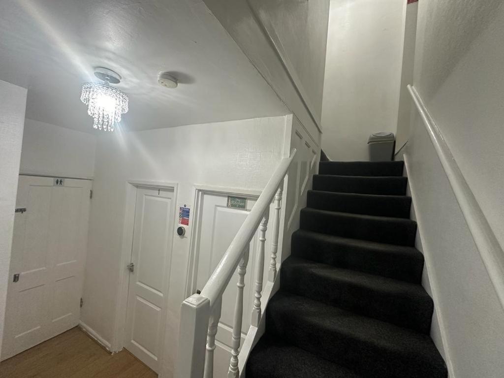 Cosy Smart/Small Double Room in Keedonwood Road Bromley view 5