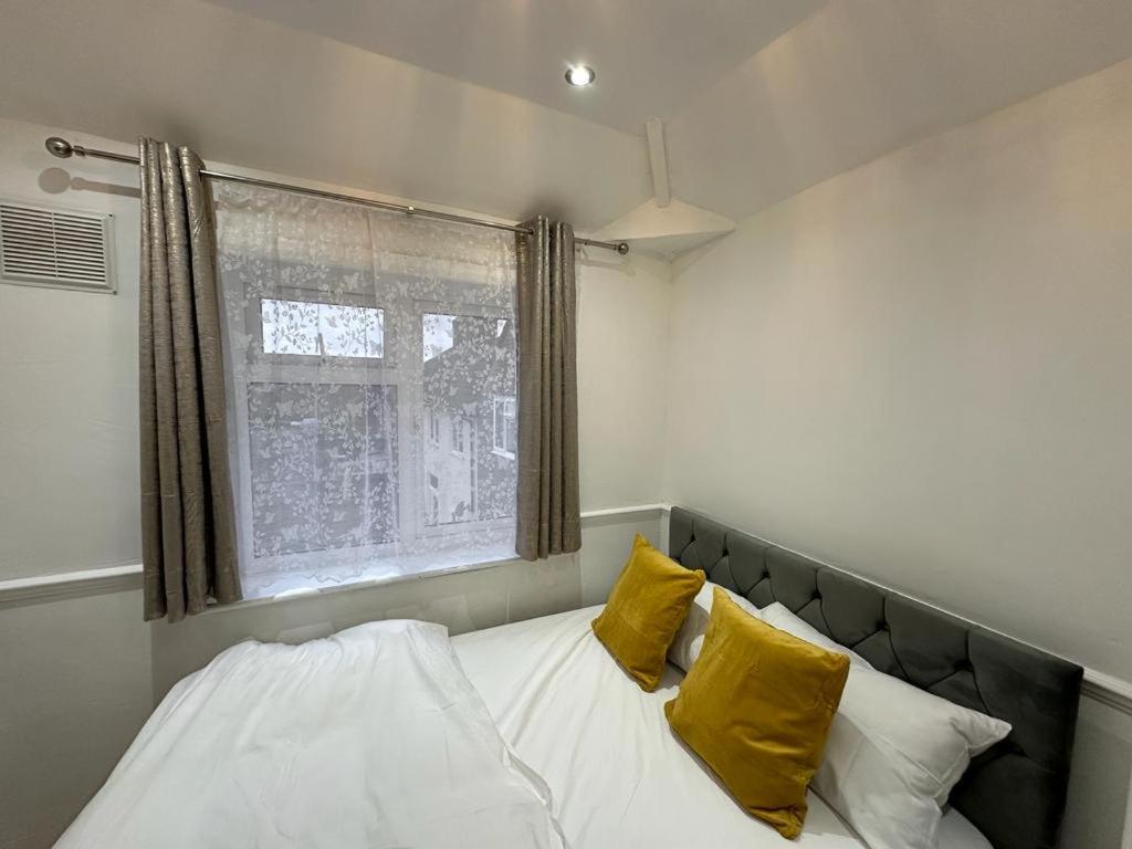 Cosy Smart/Small Double Room in Keedonwood Road Bromley view 3