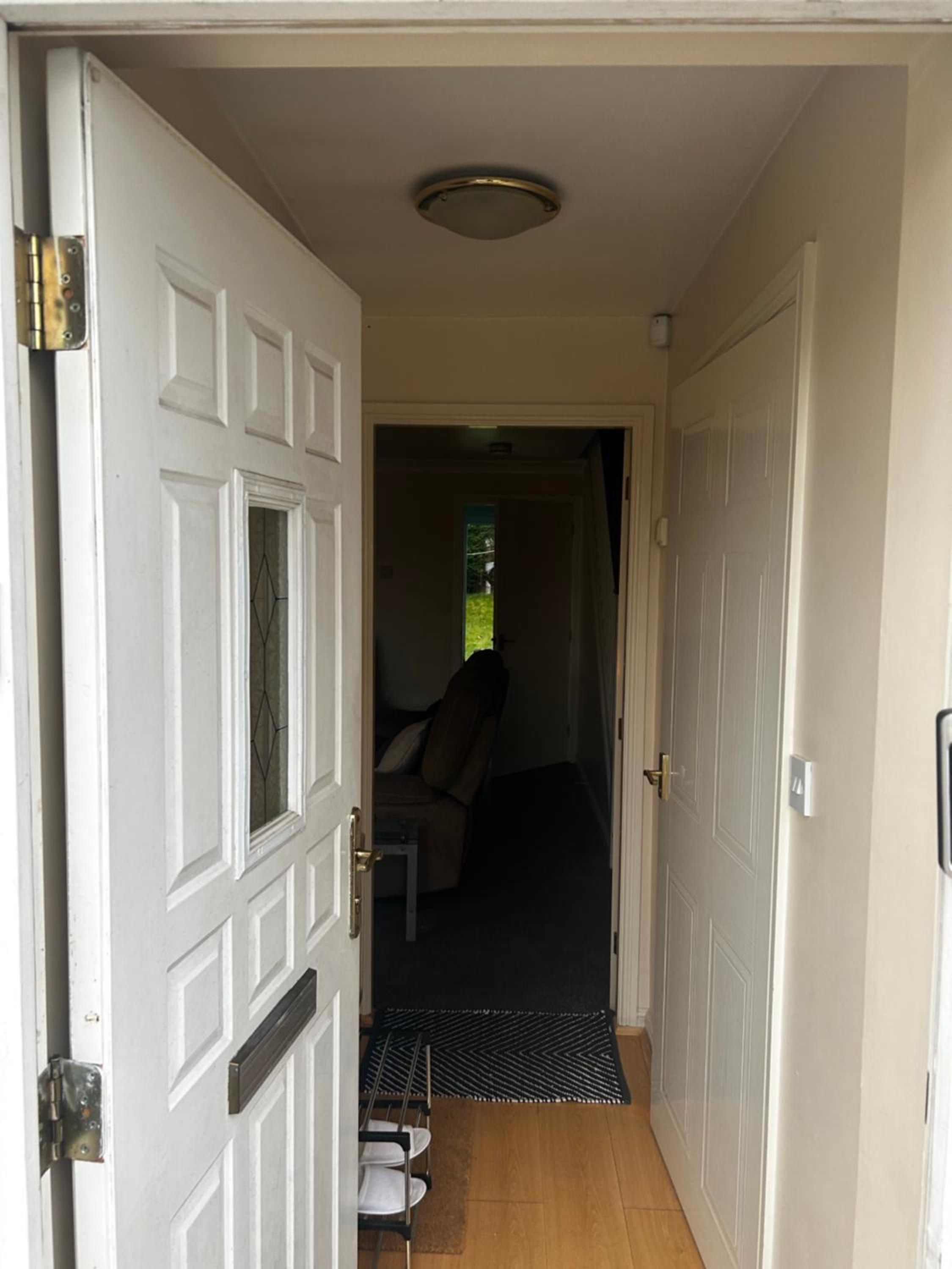 Brades Rise House - 3 bedroom house with 2 toilets with a private garden view 4