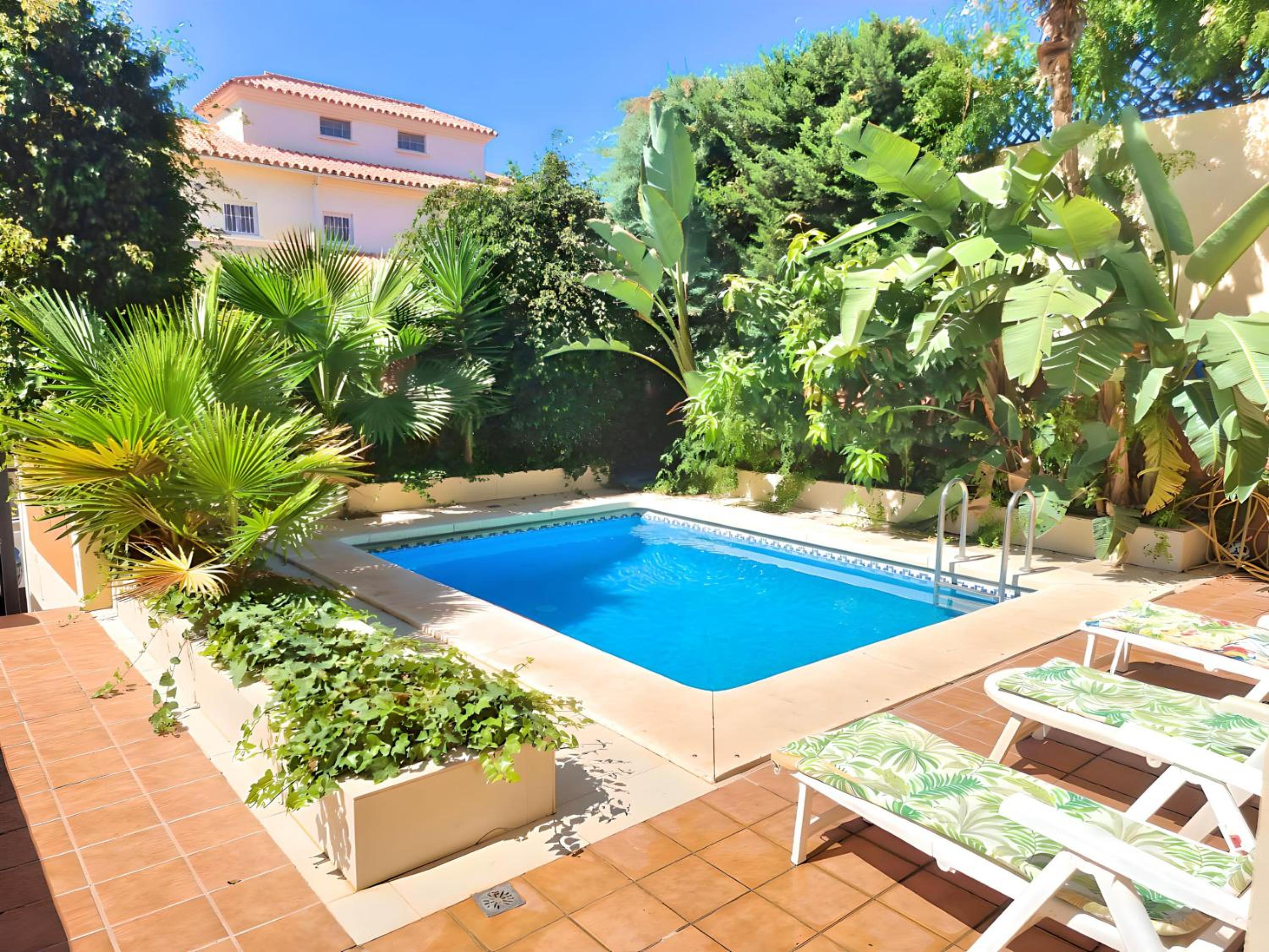 Stunning Home with Outdoor Swimmingpool, 4 Bedrooms and Wifi view 2