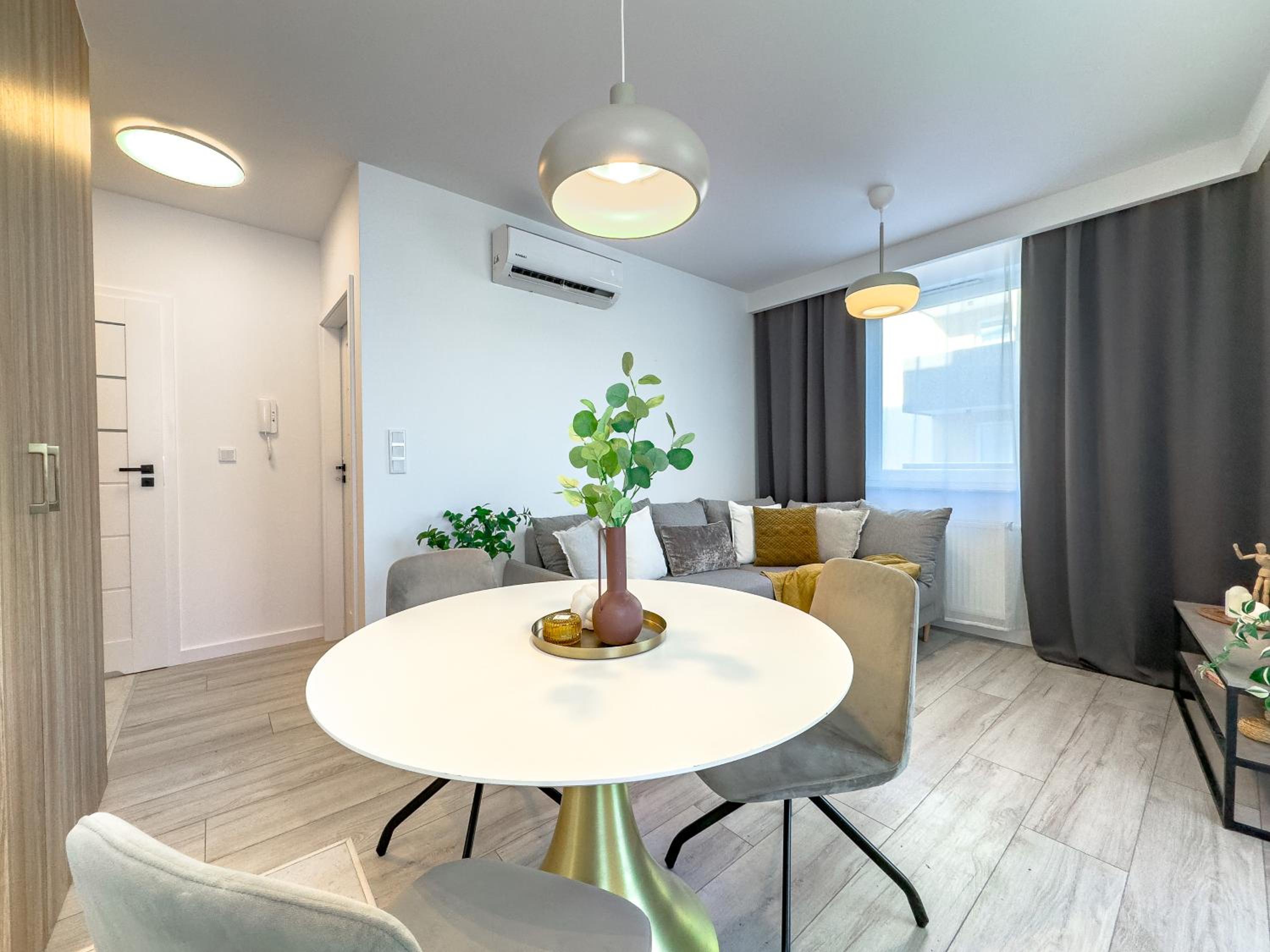 Krakowska Oaza Komfortu - Apartament Premium z Garażem