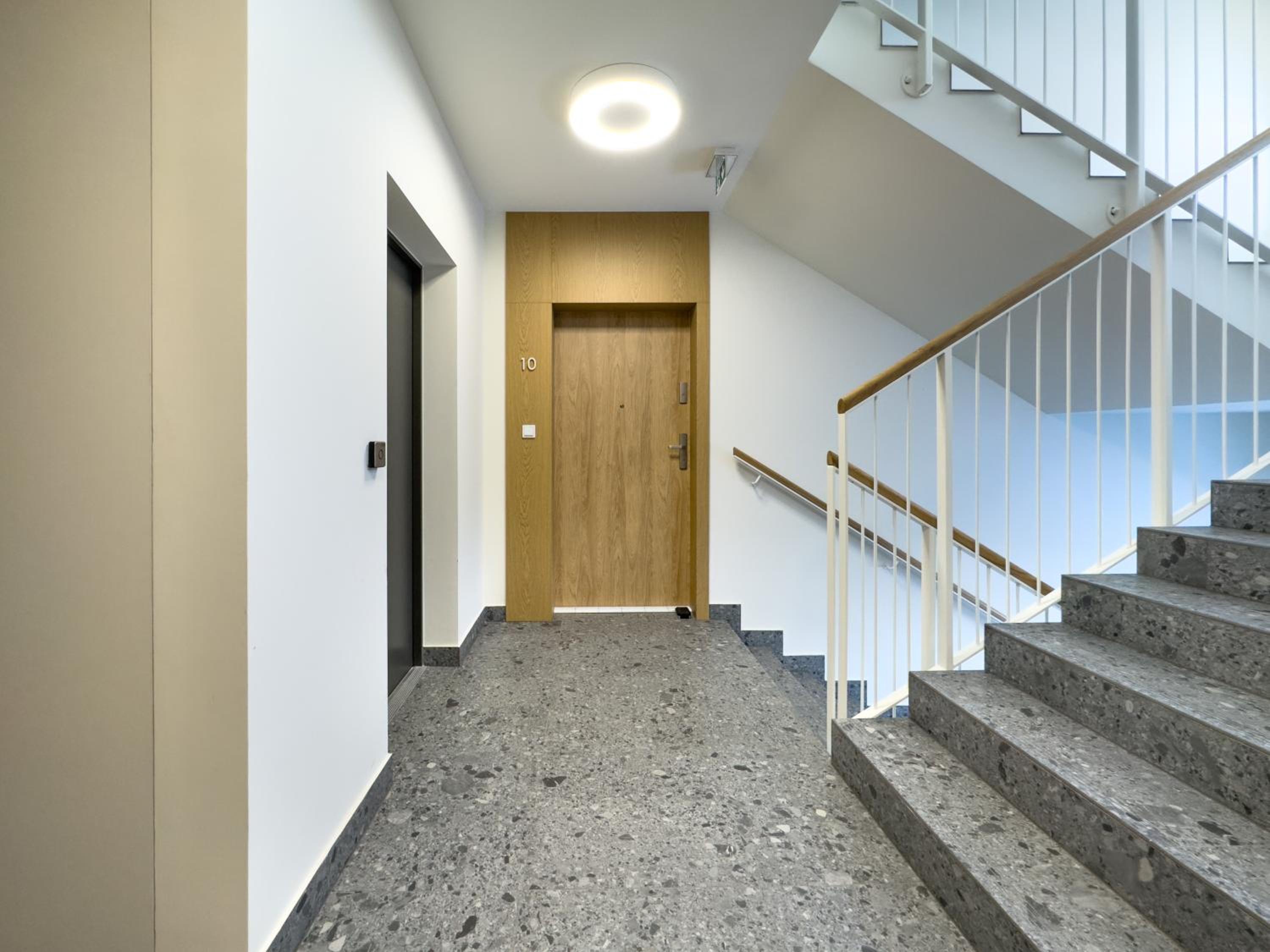 Krakowska Oaza Komfortu - Apartament Premium z Garażem