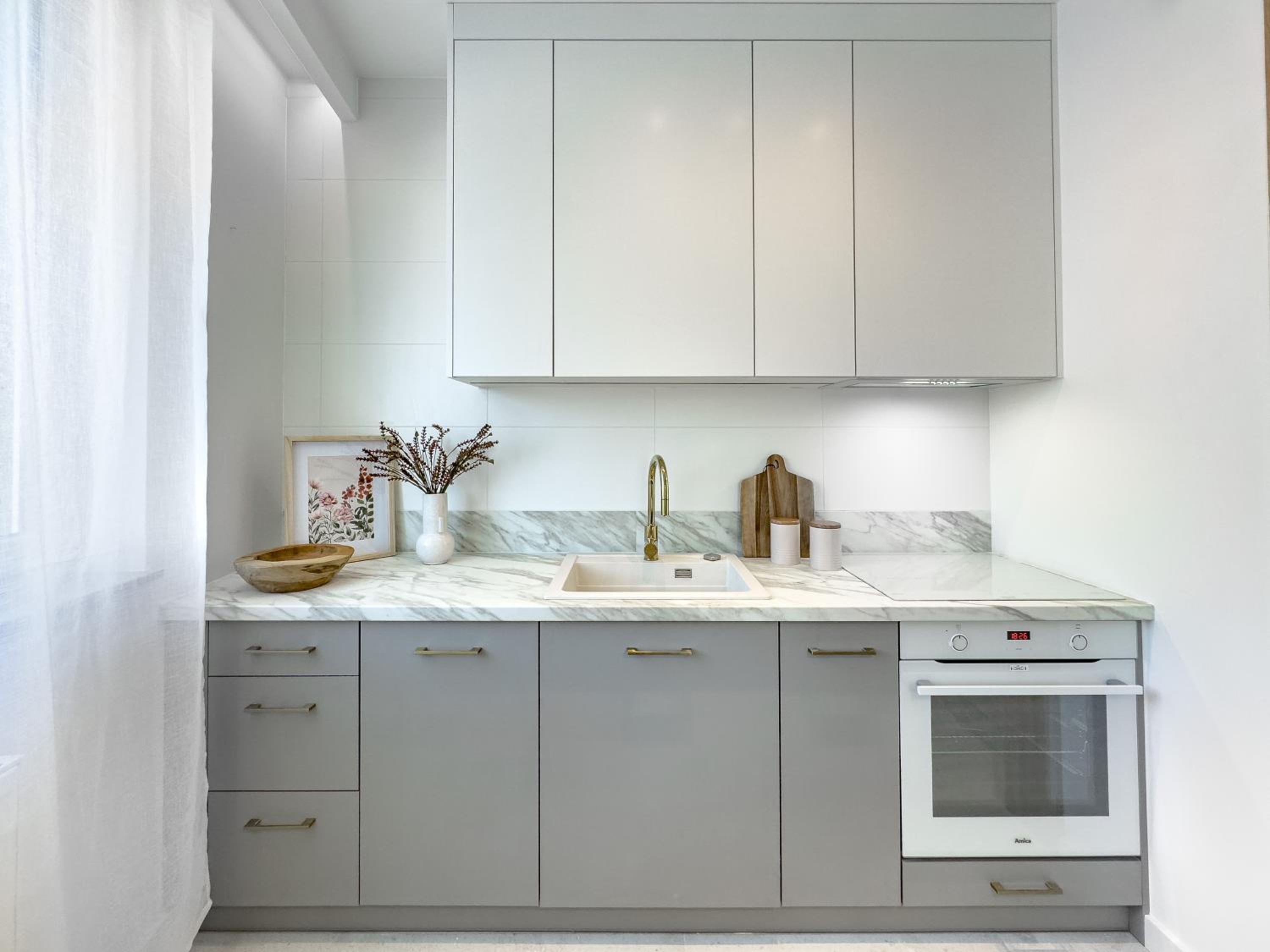 Krakowska Oaza Komfortu - Apartament Premium z Garażem