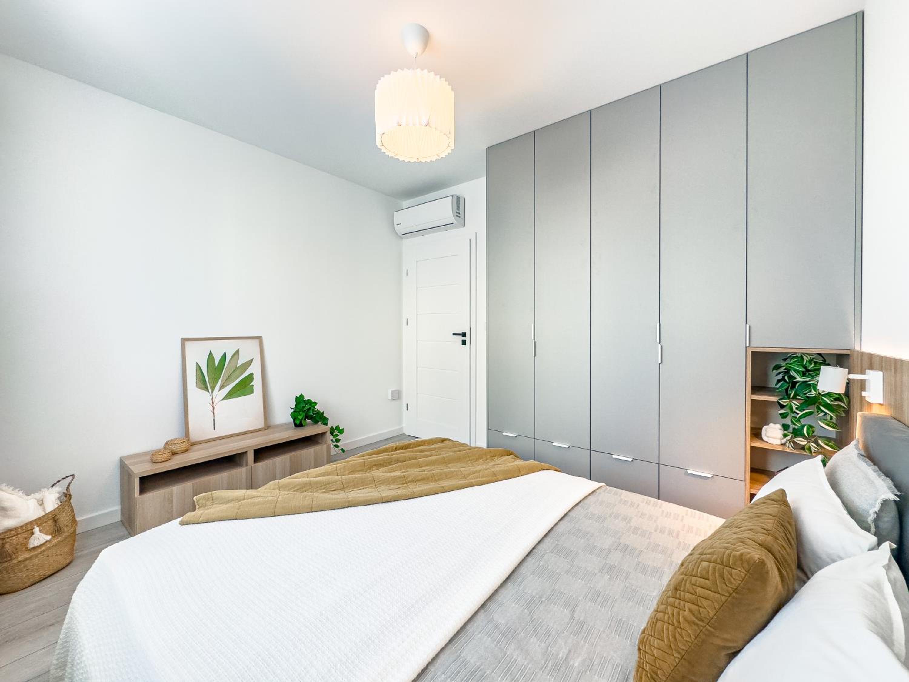 Krakowska Oaza Komfortu - Apartament Premium z Garażem