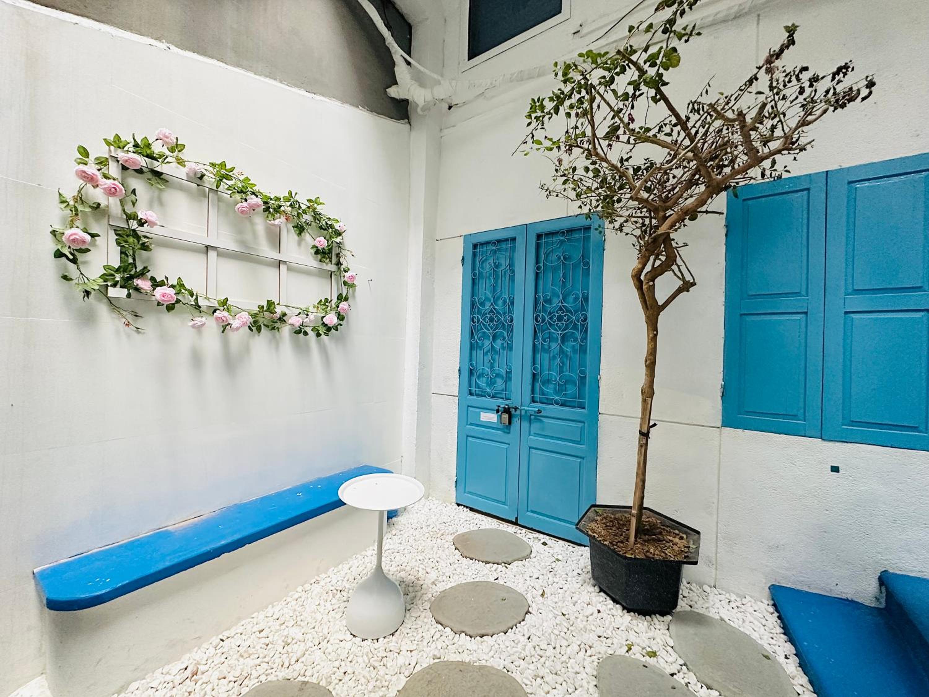 Heart of Hoan Kiem-RARE 4BR Private house unique design travel hub 13pax