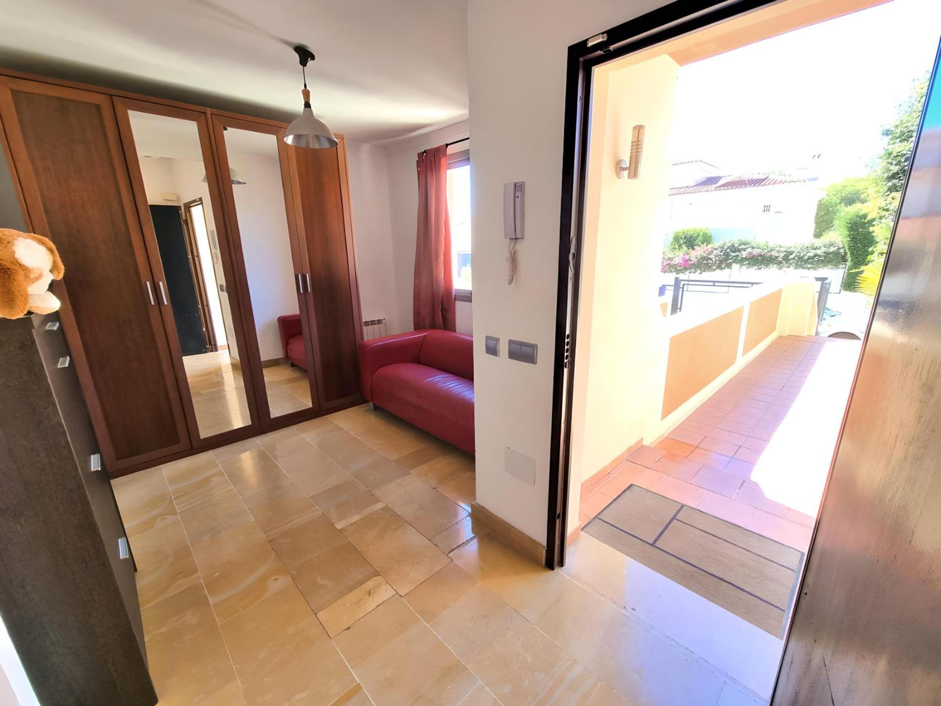 Stunning Home with Outdoor Swimmingpool, 4 Bedrooms and Wifi view 3