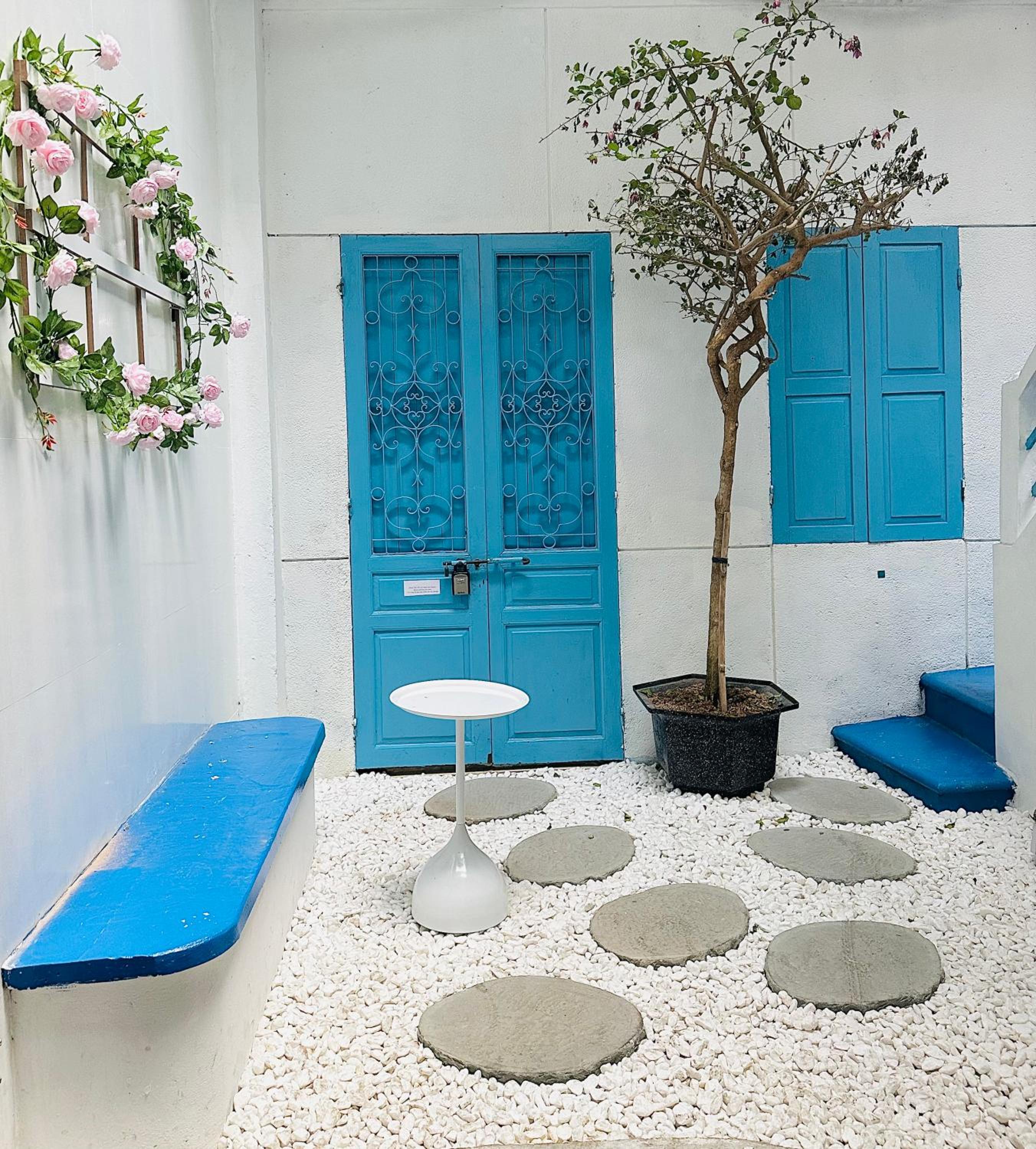 Heart of Hoan Kiem-RARE 4BR Private house unique design travel hub 13pax
