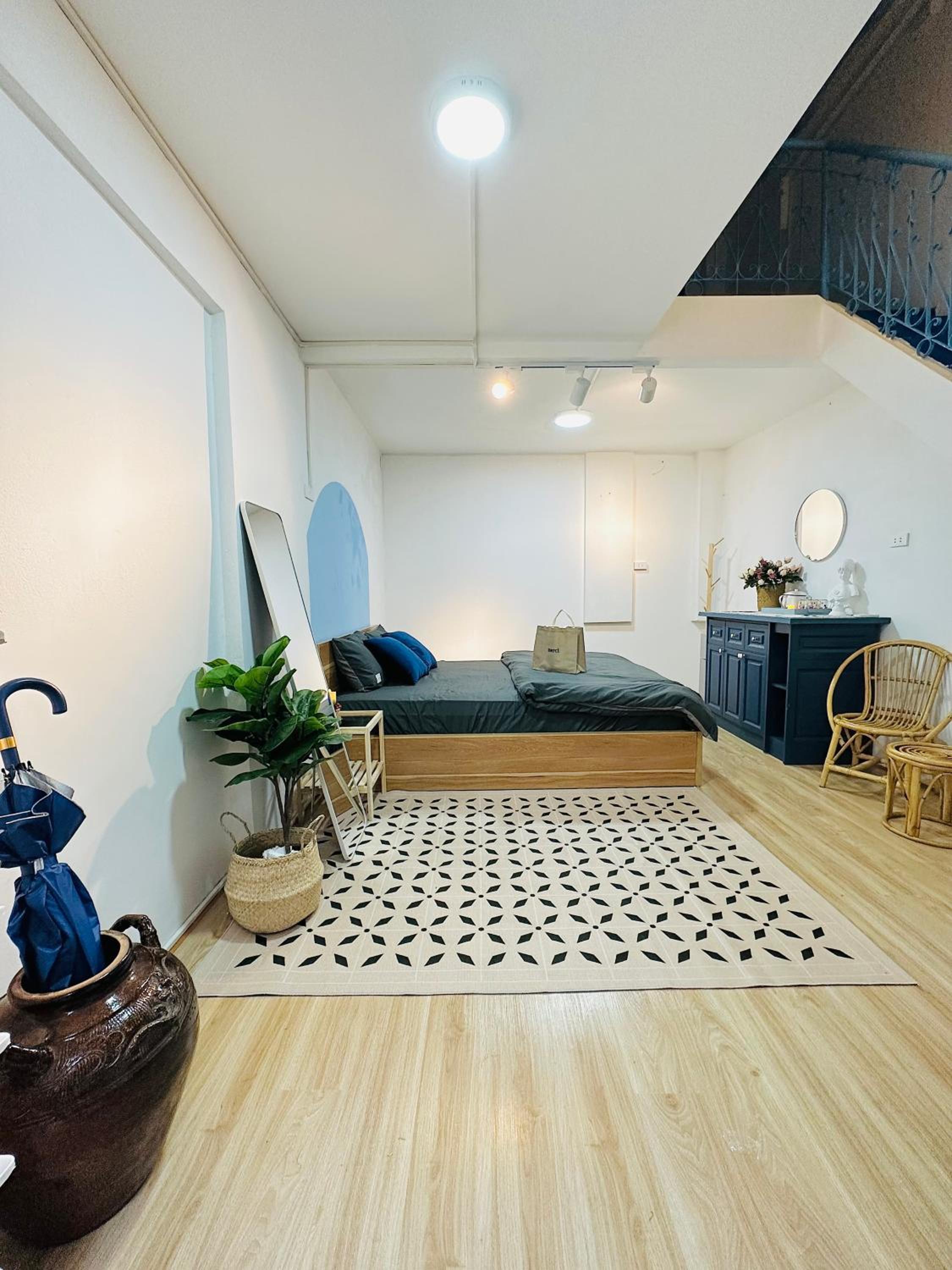 Heart of Hoan Kiem-RARE 4BR Private house unique design travel hub 13pax