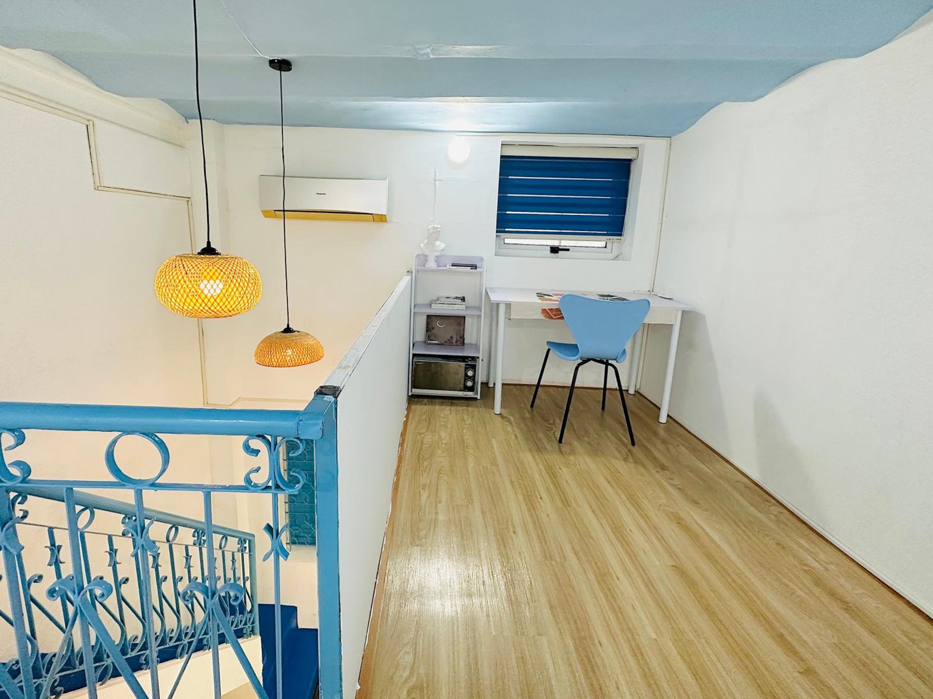 Heart of Hoan Kiem-RARE 4BR Private house unique design travel hub 13pax