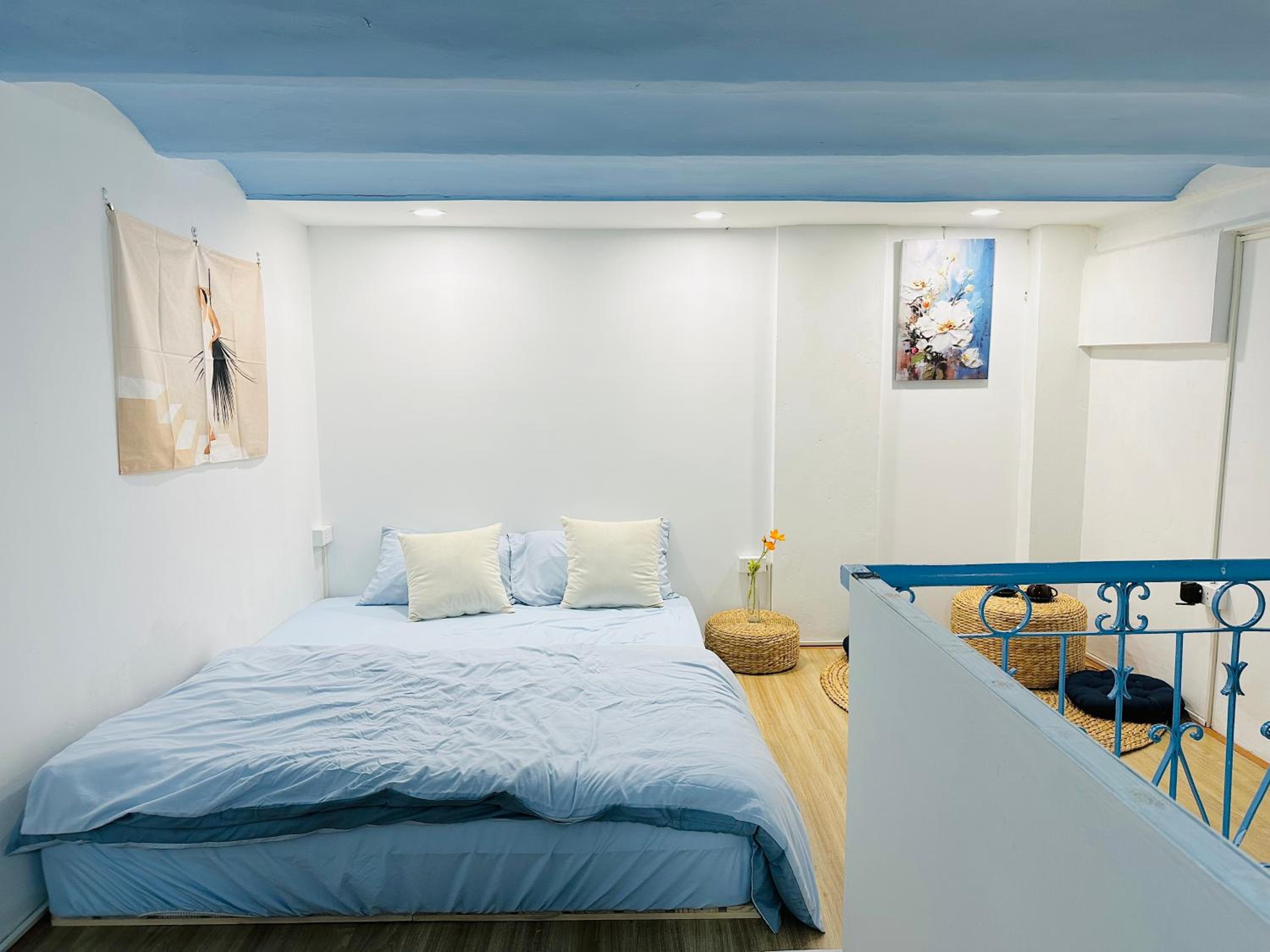Heart of Hoan Kiem-RARE 4BR Private house unique design travel hub 13pax