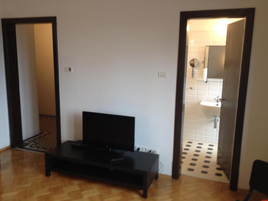 Central Studio Across from Intercontinental view 2