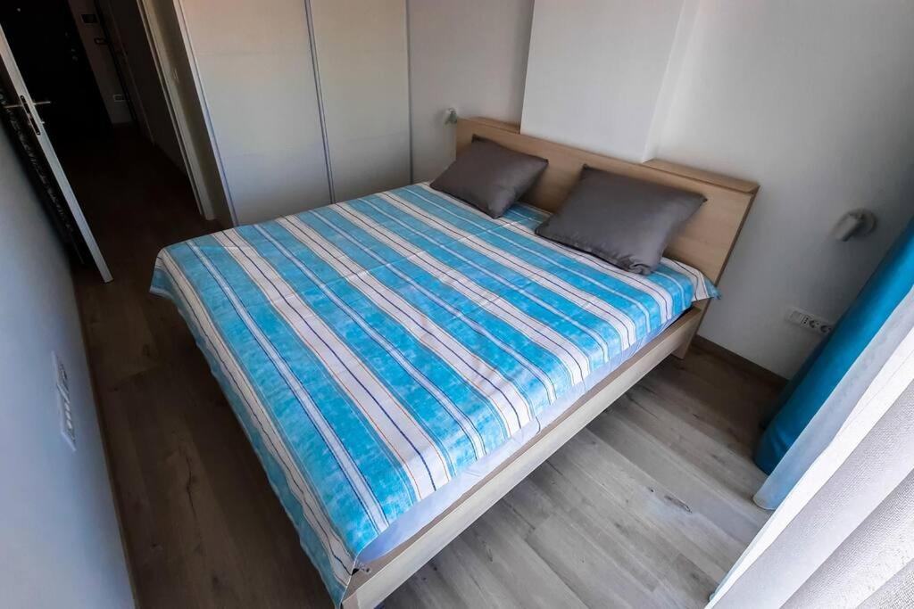 Brand NEW Stylish apartment on perfect location view 2