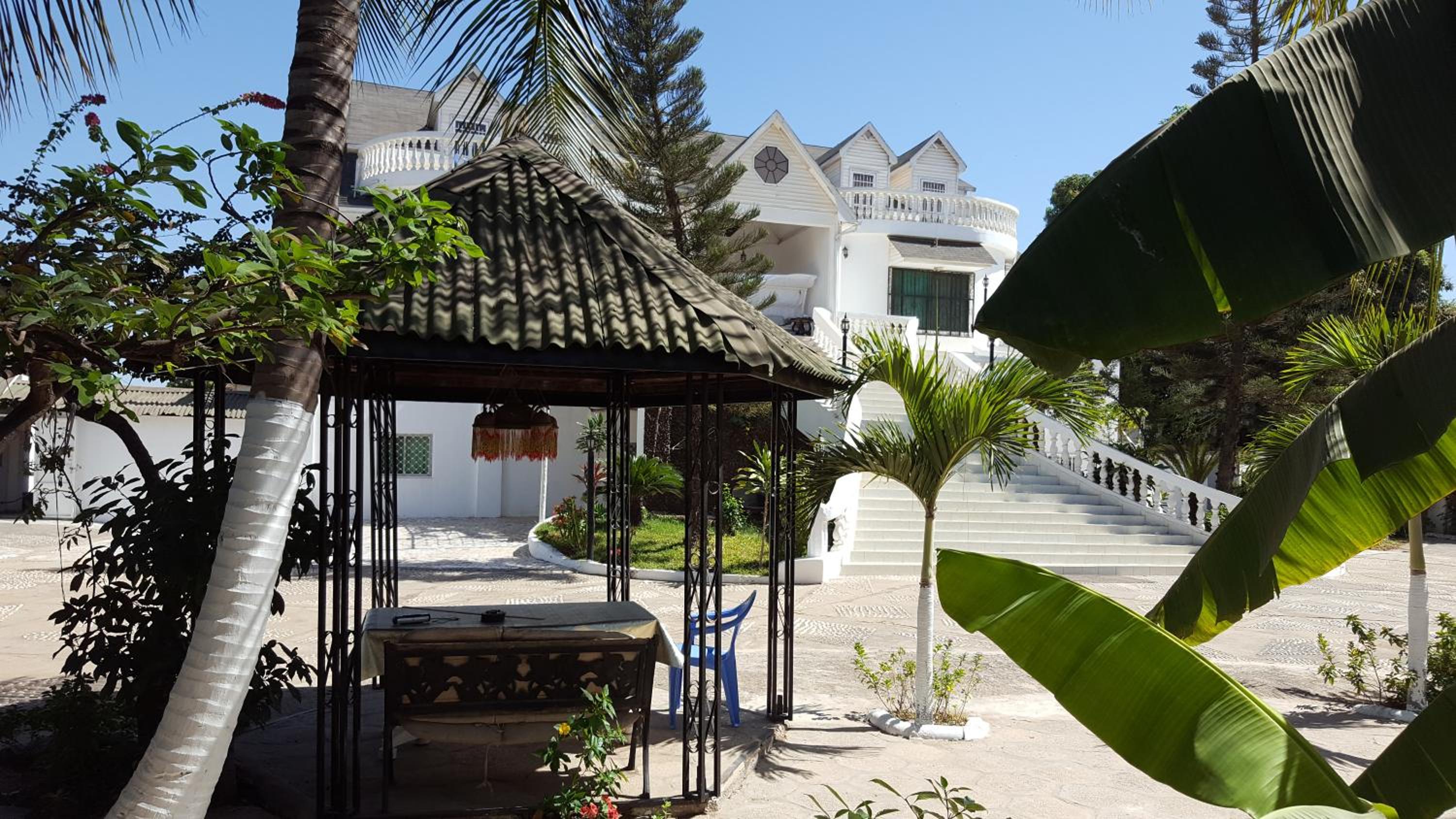 #11 princess apartments, 230mt to senegambia strip view 3