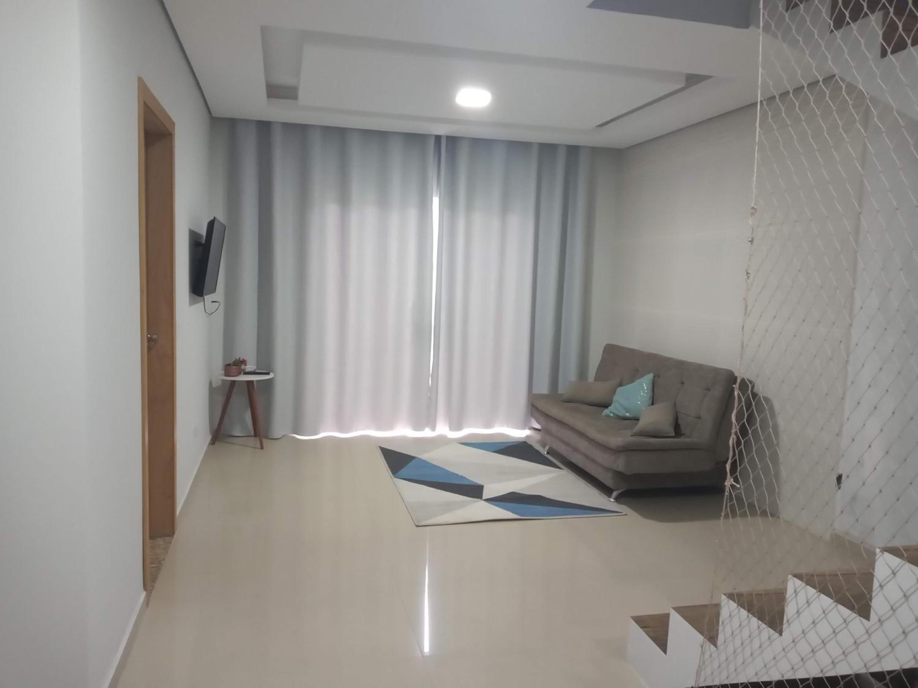 TRIPLEX COM SALÃO DE FESTAS À 1.3 KM DA PRAIA