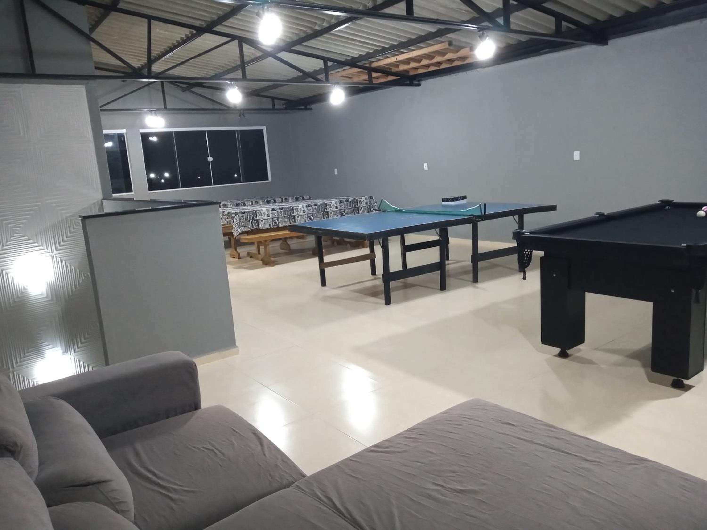 TRIPLEX COM SALÃO DE FESTAS À 1.3 KM DA PRAIA