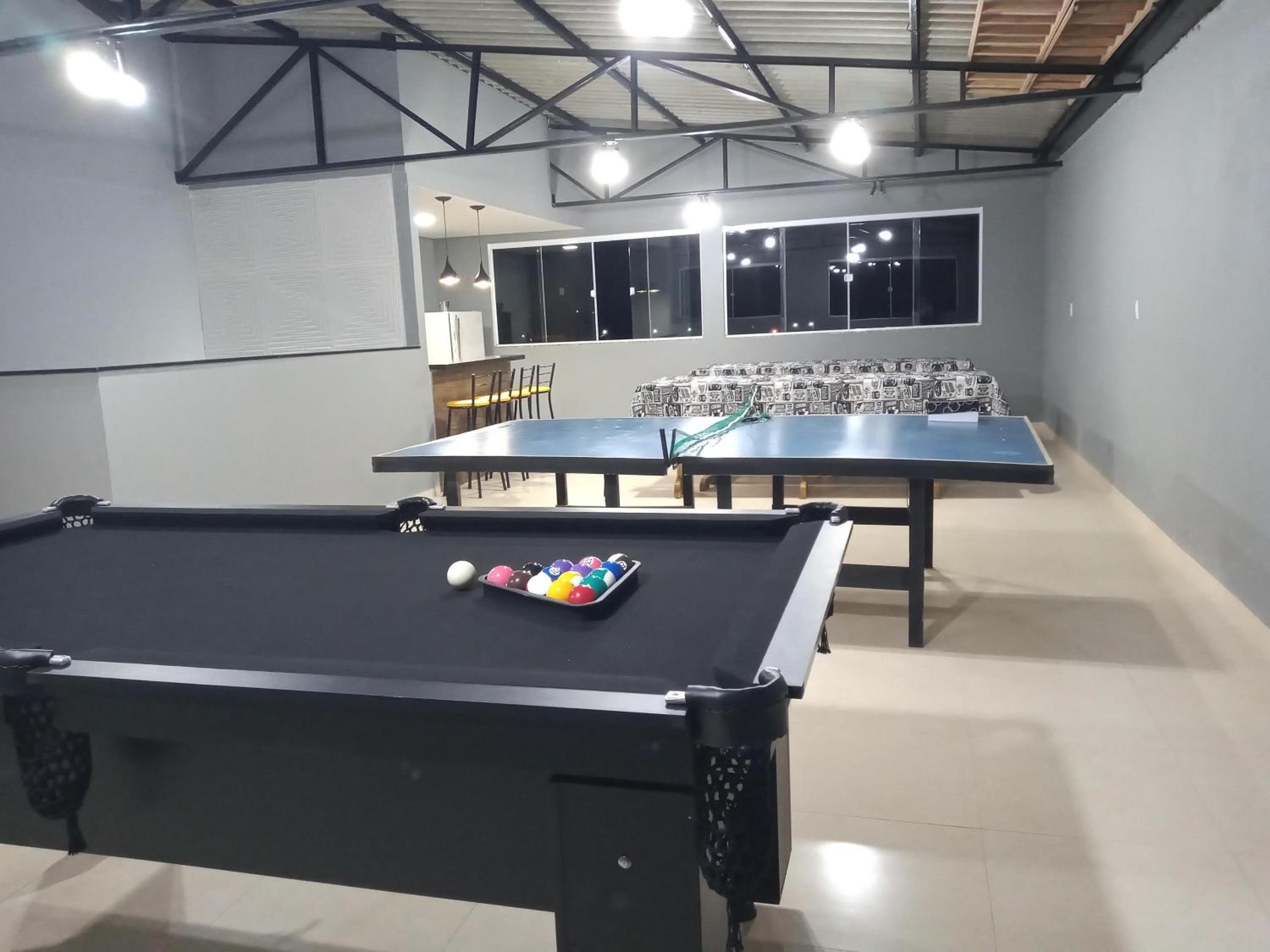 TRIPLEX COM SALÃO DE FESTAS À 1.3 KM DA PRAIA