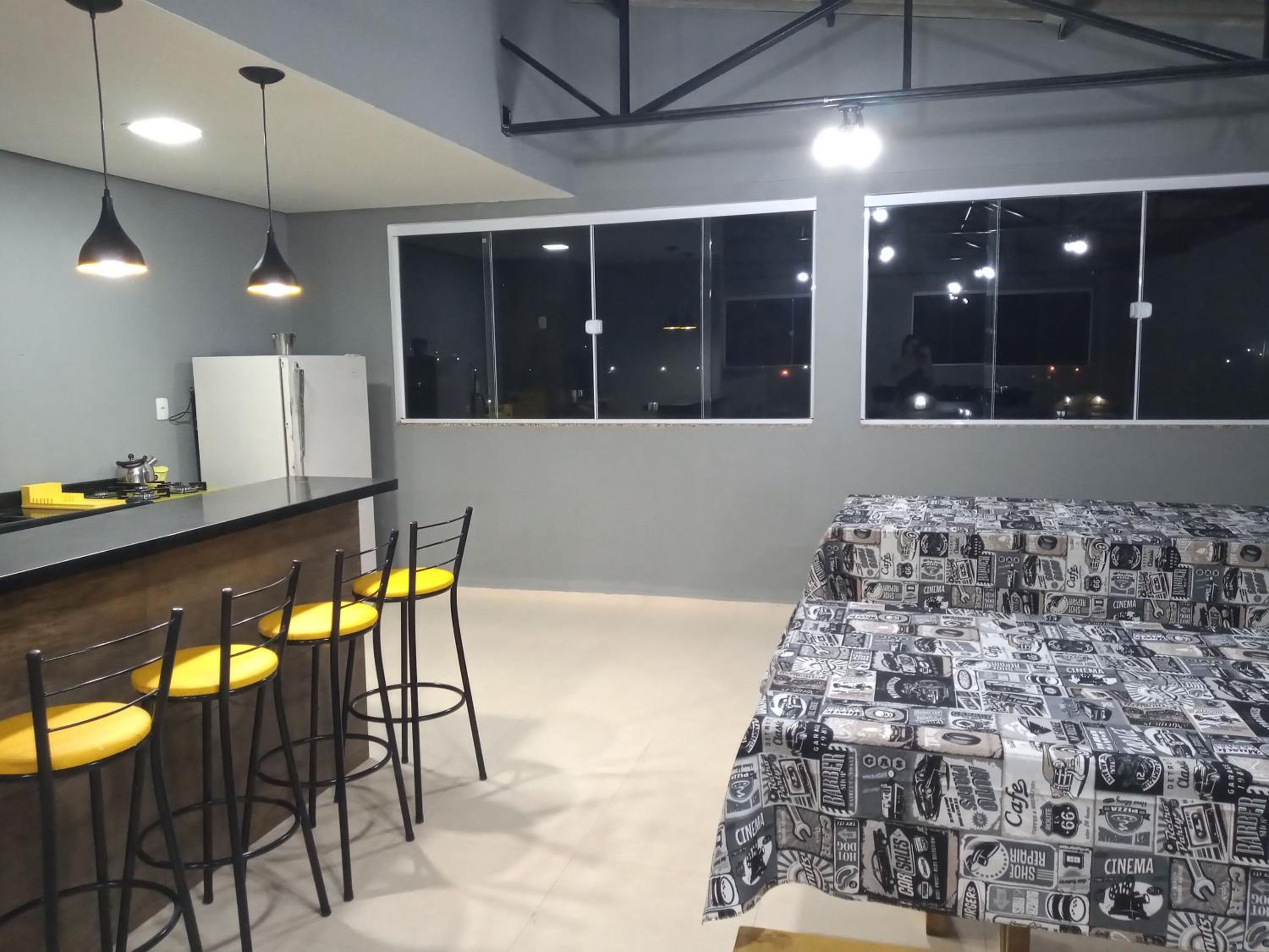TRIPLEX COM SALÃO DE FESTAS À 1.3 KM DA PRAIA