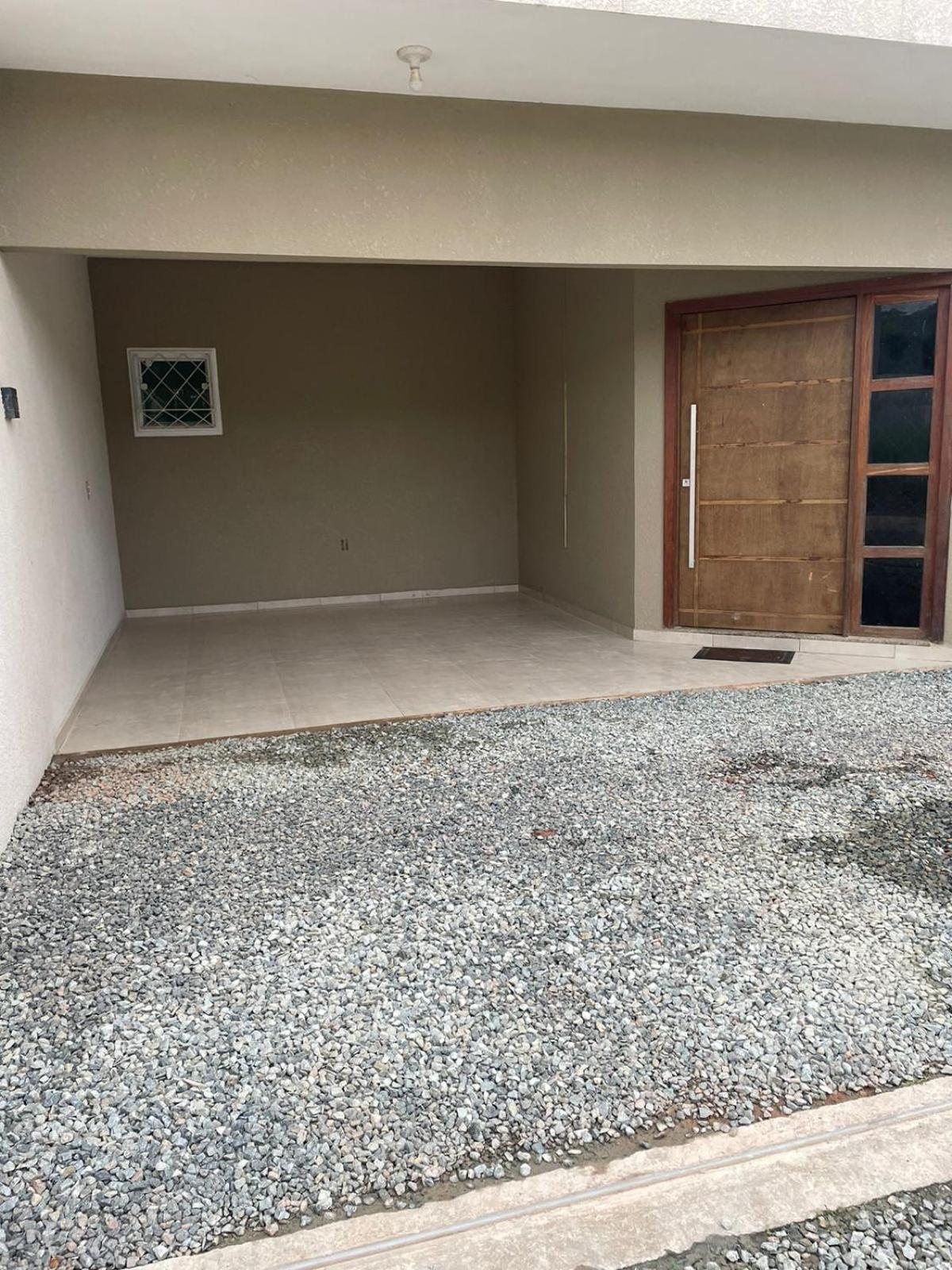 TRIPLEX COM SALÃO DE FESTAS À 1.3 KM DA PRAIA