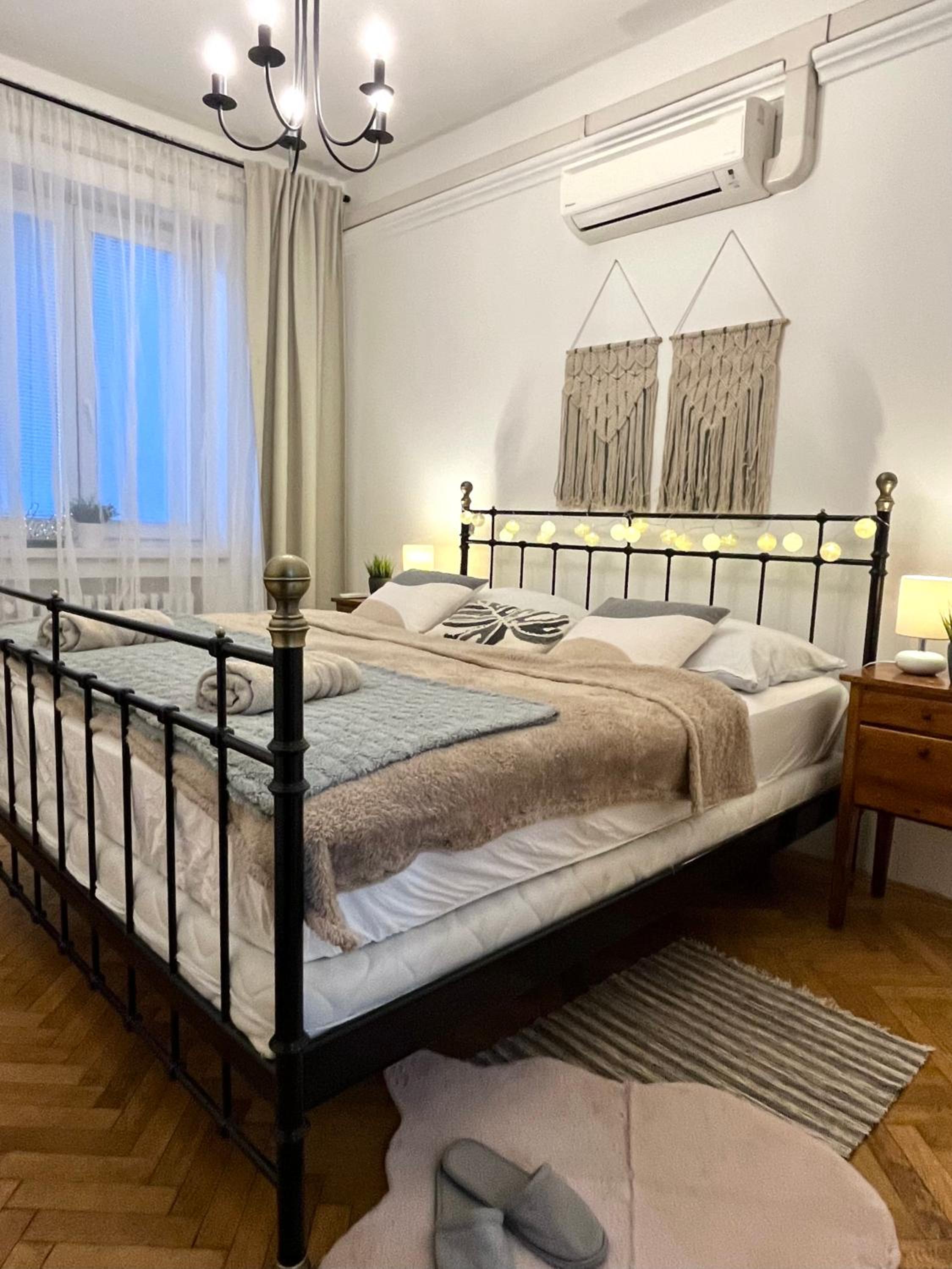 Audrey Hepburn Apartment Cathedral View TOP Location Air Conditioned view 5