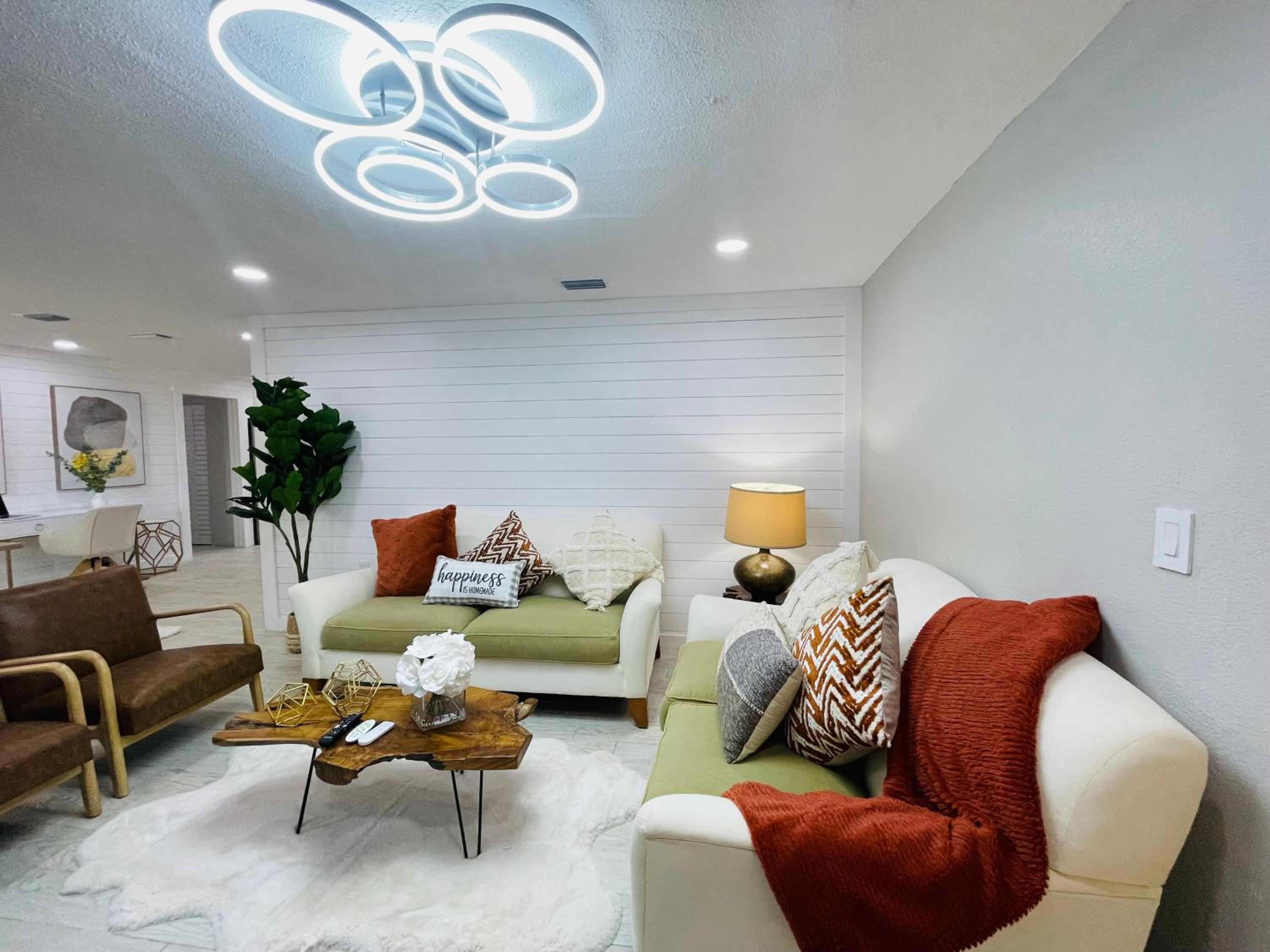 Sarasota Paradise home near Siesta Key Beach view 4