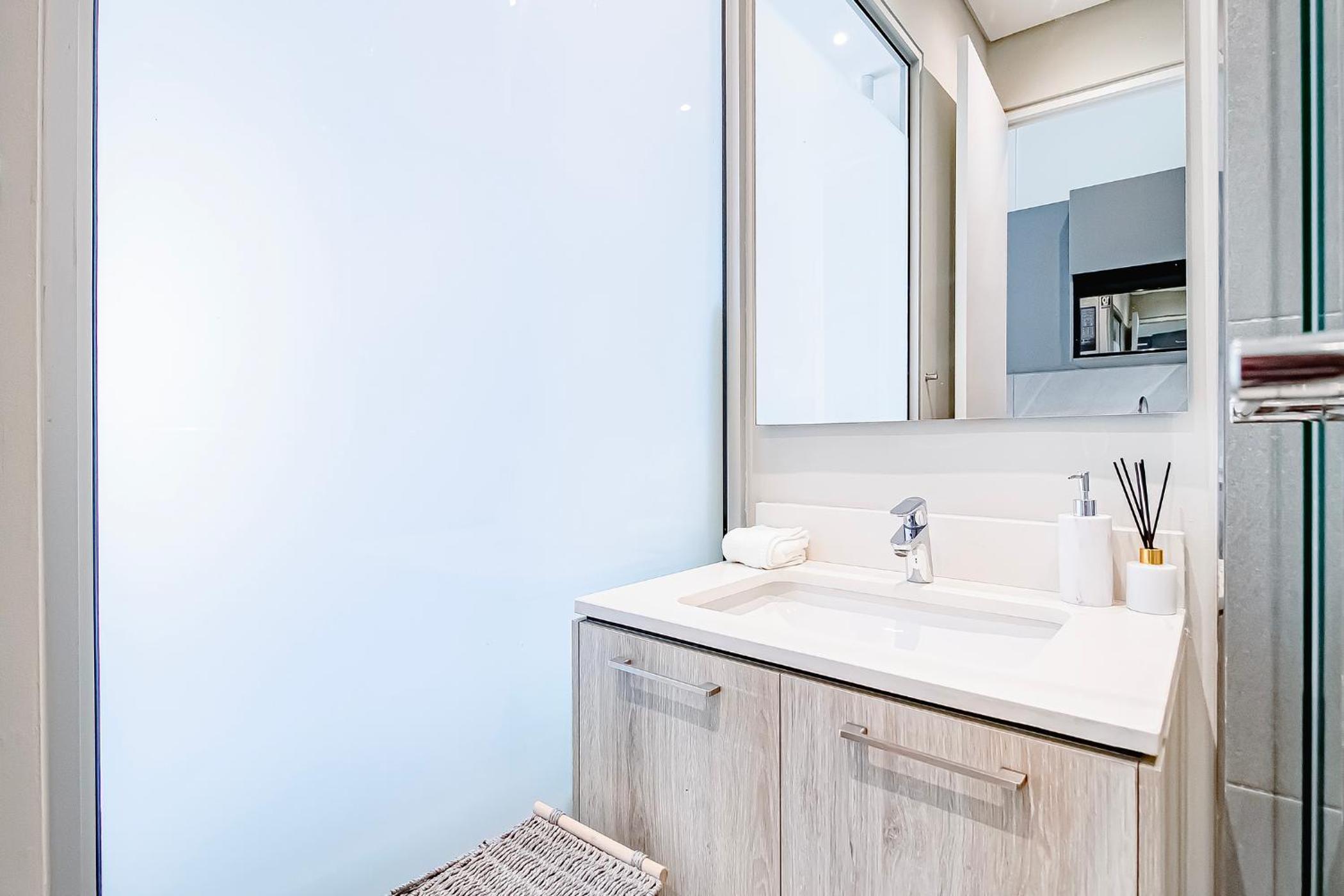 Menlyn Maine Luxury Apartments 11th & 14th floor with Balcony view 5