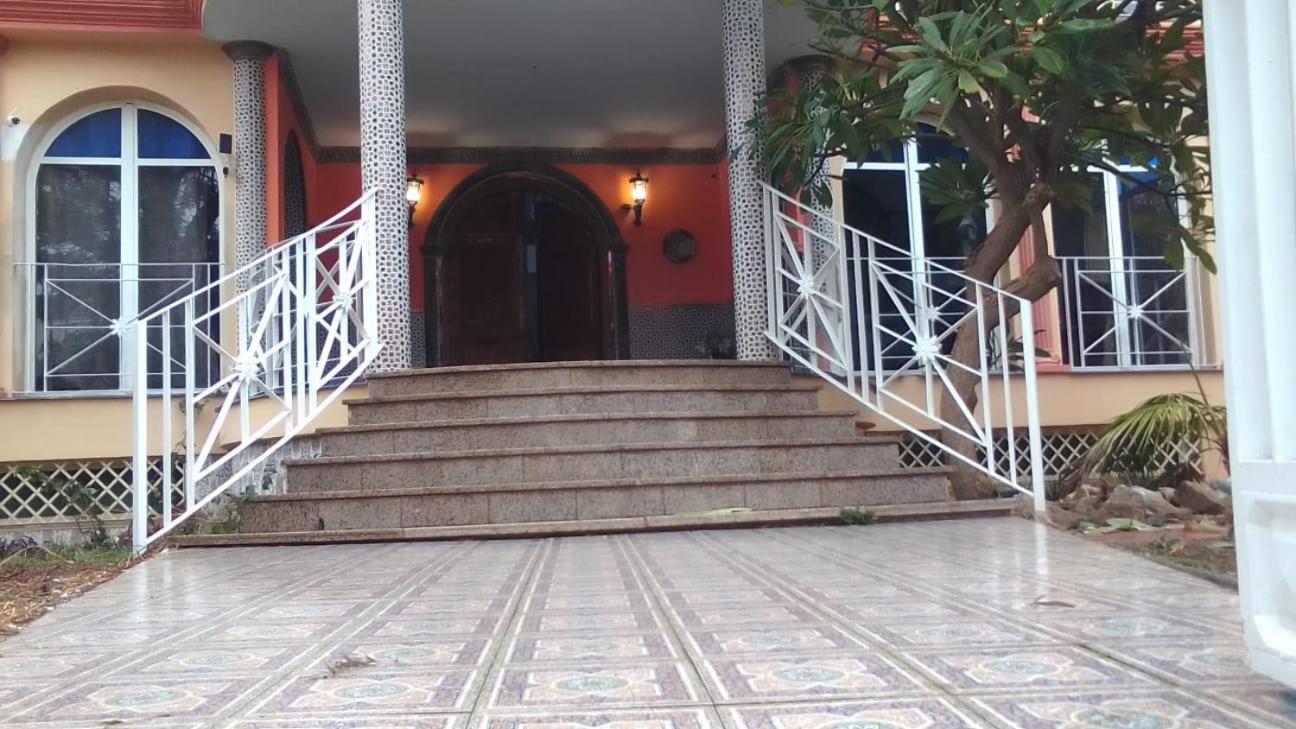 ESTRELLA LOUNGE