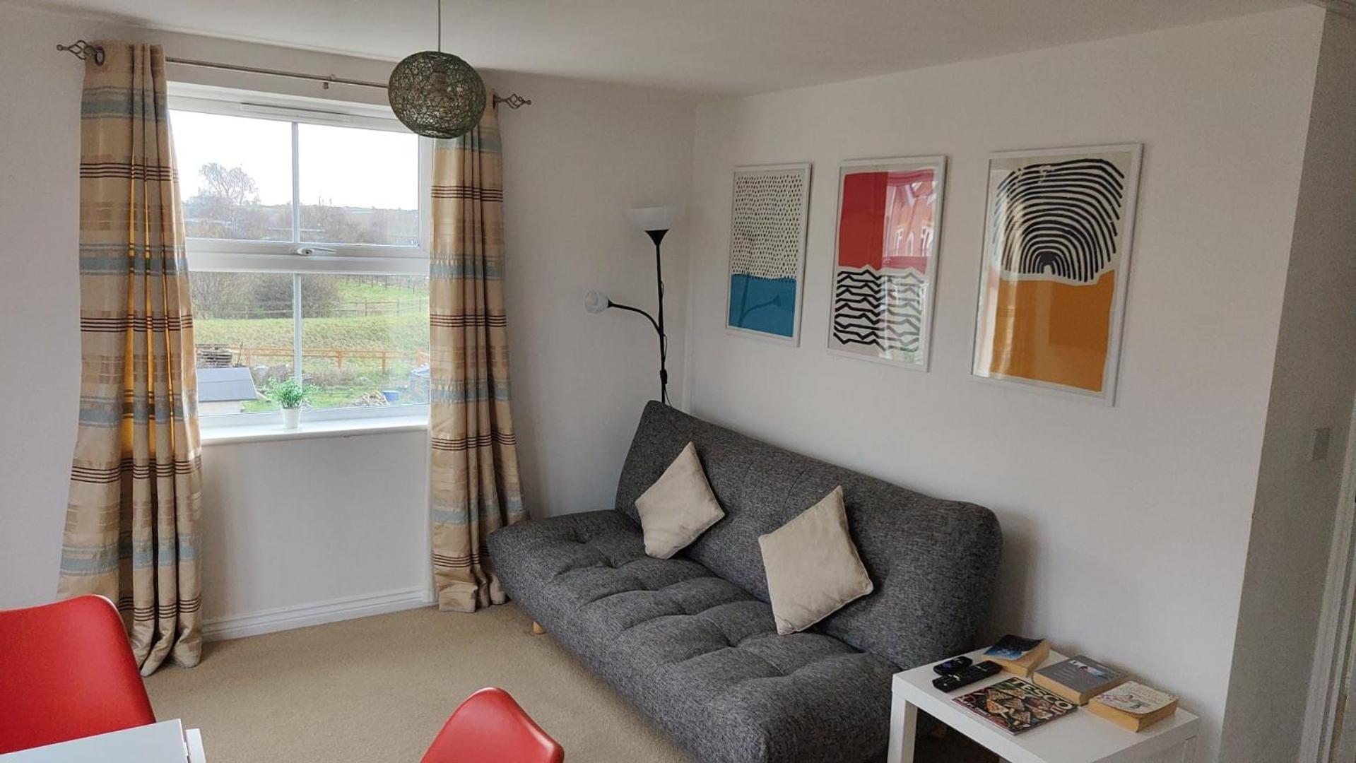 Great location nr train station & parking in Banbury view 3