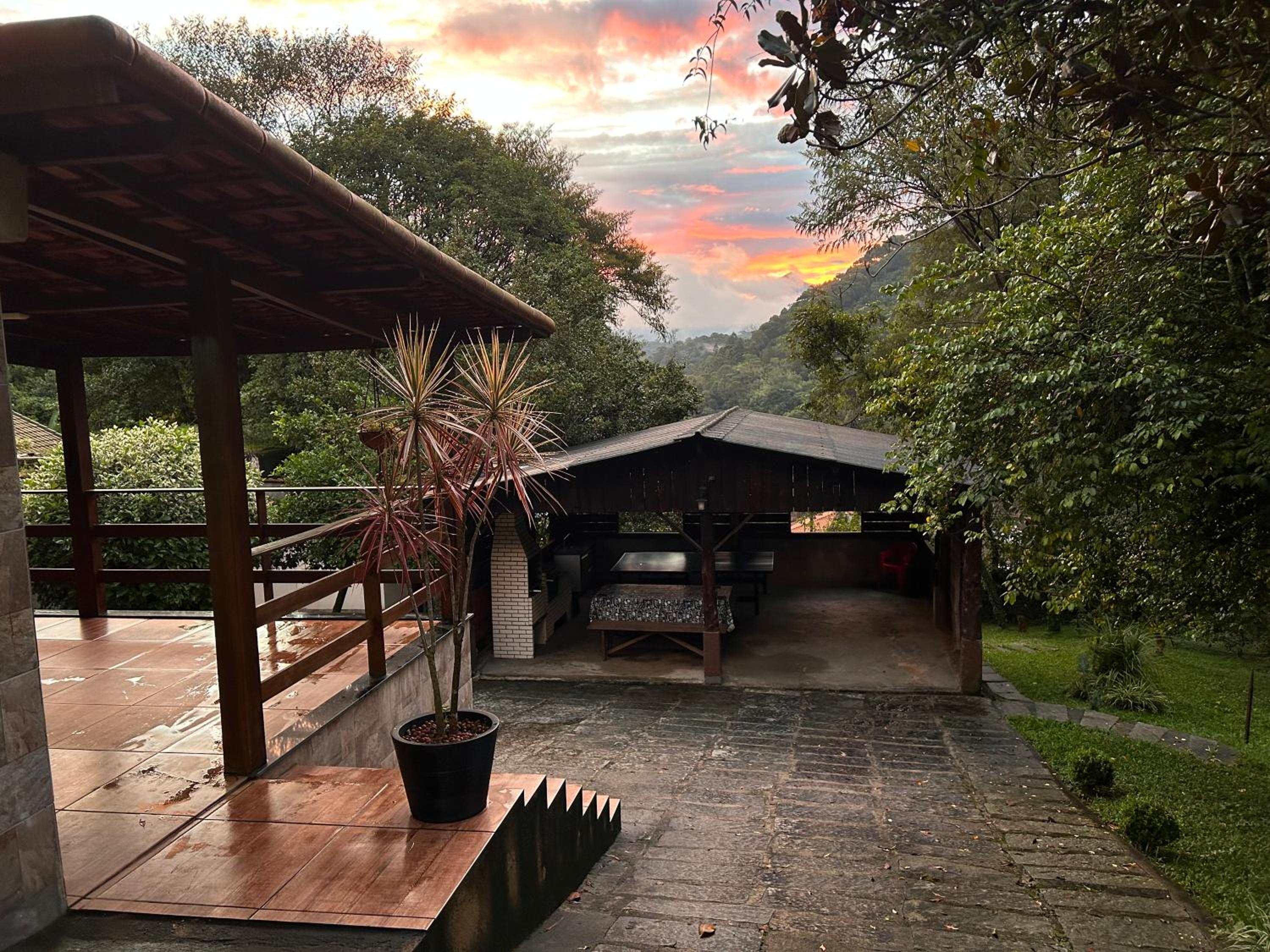 Confortável Chalet na Serra proximo ao Centro