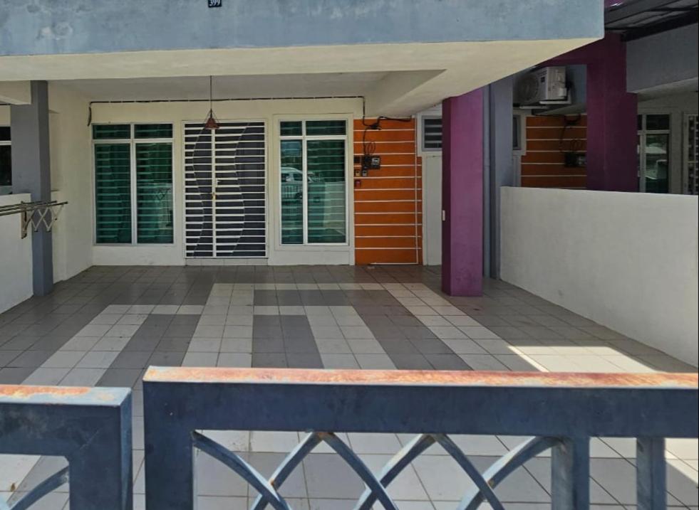 Imans Homestay Lumut