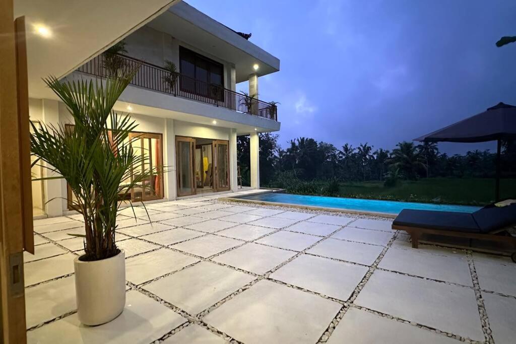 Kanaka Luxury Villa Buahan view 4