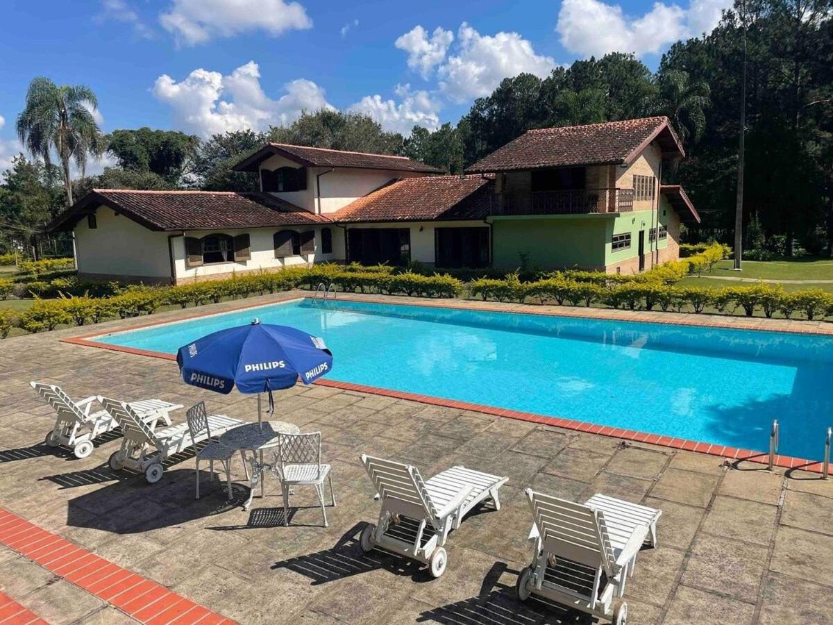 CHÁCARA MARAVILHOSA 50 MIN DE SP PETFRIENDLY CAMPO FUTEBOL PISCINA PLAYGROUND QUADRA BASQUETE COZINHA RÚSTICA FOGAO A LENHA
