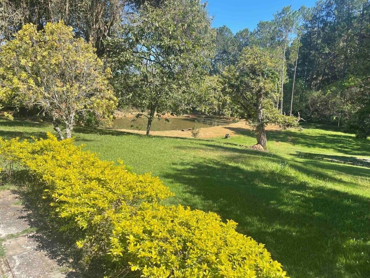 CHÁCARA MARAVILHOSA 50 MIN DE SP PETFRIENDLY CAMPO FUTEBOL PISCINA PLAYGROUND QUADRA BASQUETE COZINHA RÚSTICA FOGAO A LENHA