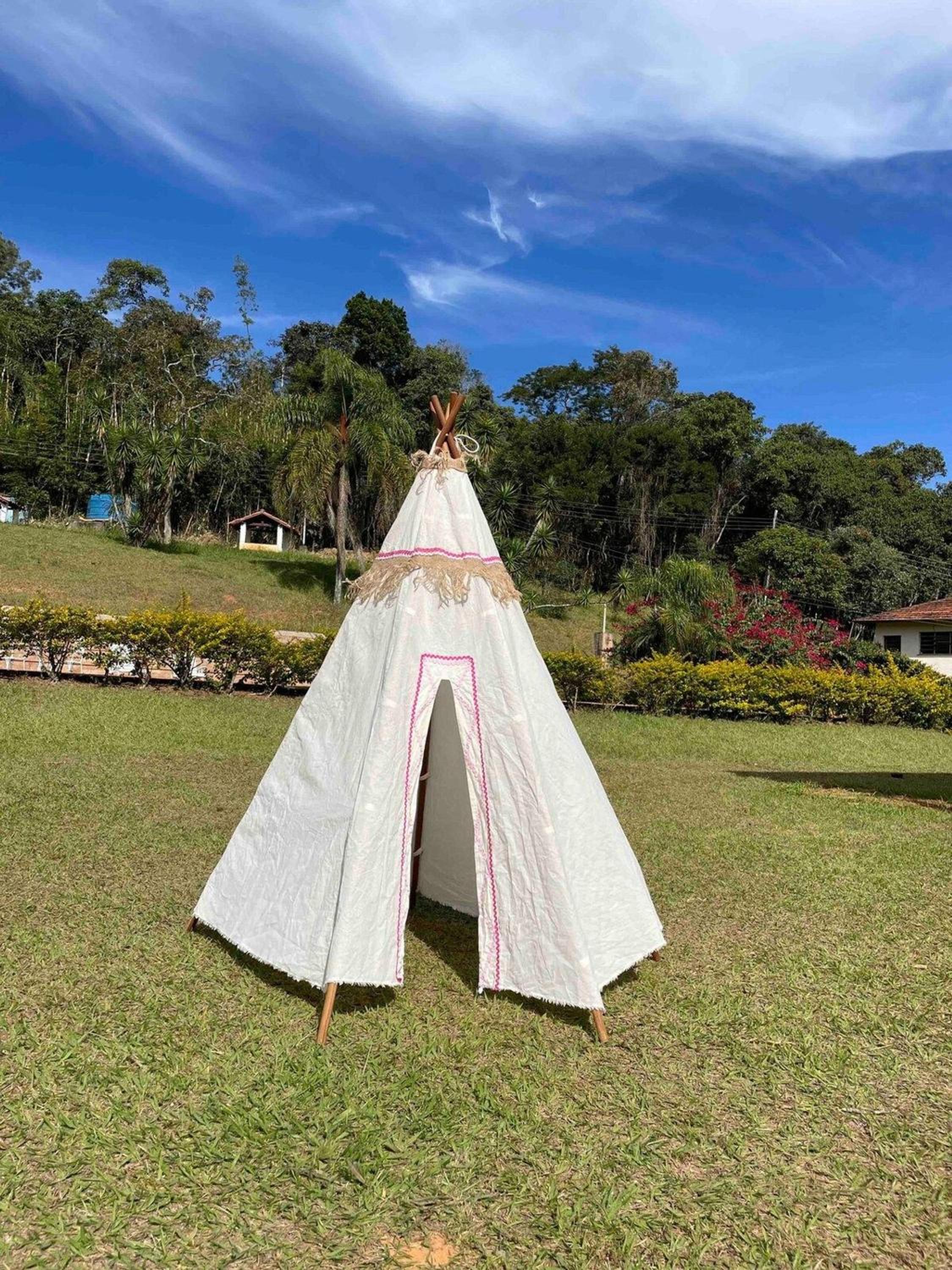 CHÁCARA MARAVILHOSA 50 MIN DE SP PETFRIENDLY CAMPO FUTEBOL PISCINA PLAYGROUND QUADRA BASQUETE COZINHA RÚSTICA FOGAO A LENHA