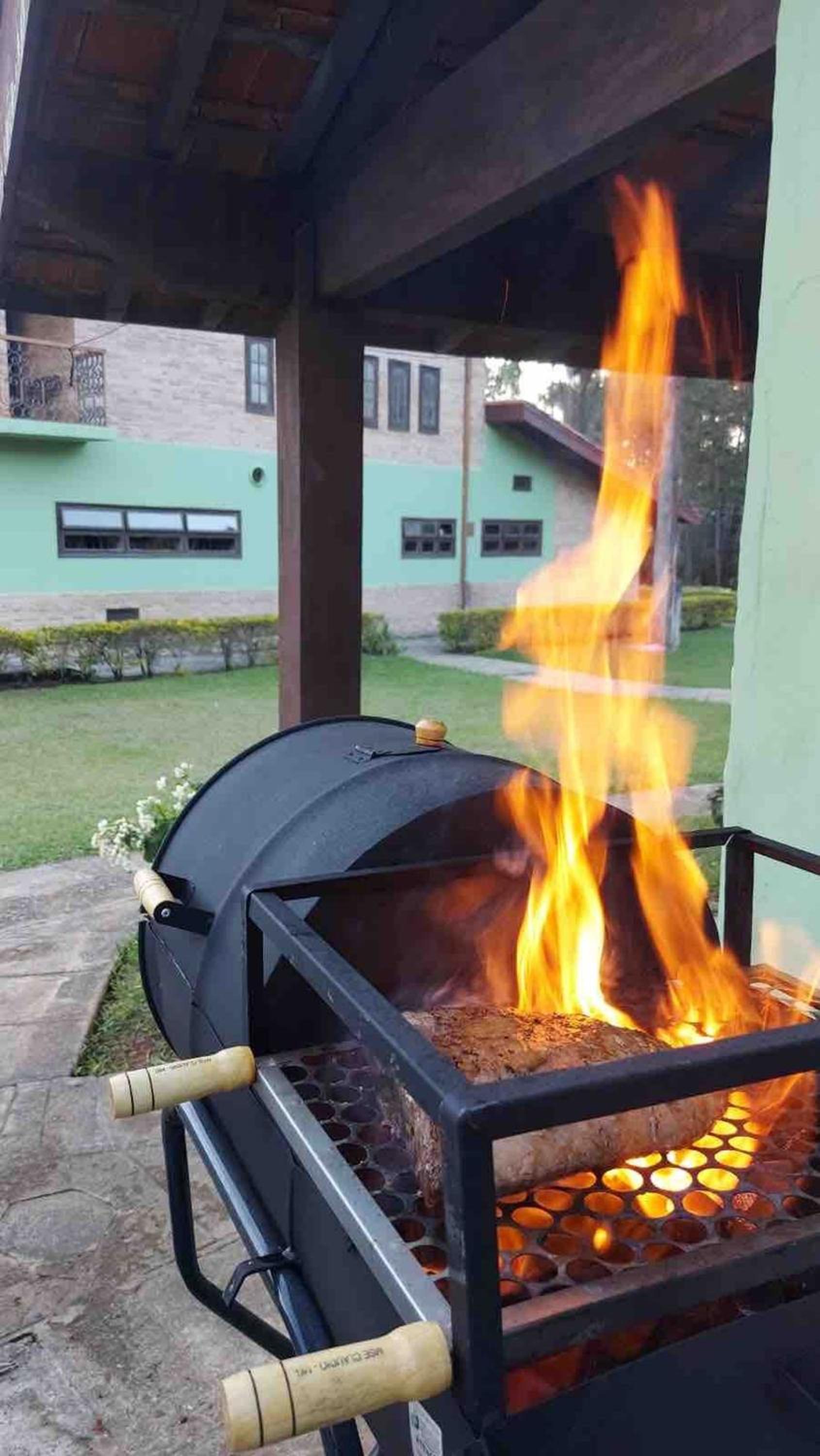 CHÁCARA MARAVILHOSA 50 MIN DE SP PETFRIENDLY CAMPO FUTEBOL PISCINA PLAYGROUND QUADRA BASQUETE COZINHA RÚSTICA FOGAO A LENHA
