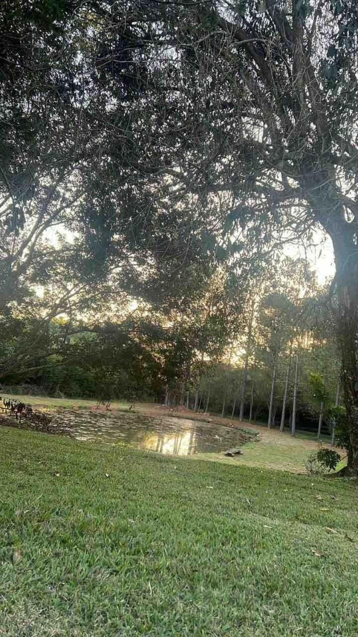 CHÁCARA MARAVILHOSA 50 MIN DE SP PETFRIENDLY CAMPO FUTEBOL PISCINA PLAYGROUND QUADRA BASQUETE COZINHA RÚSTICA FOGAO A LENHA