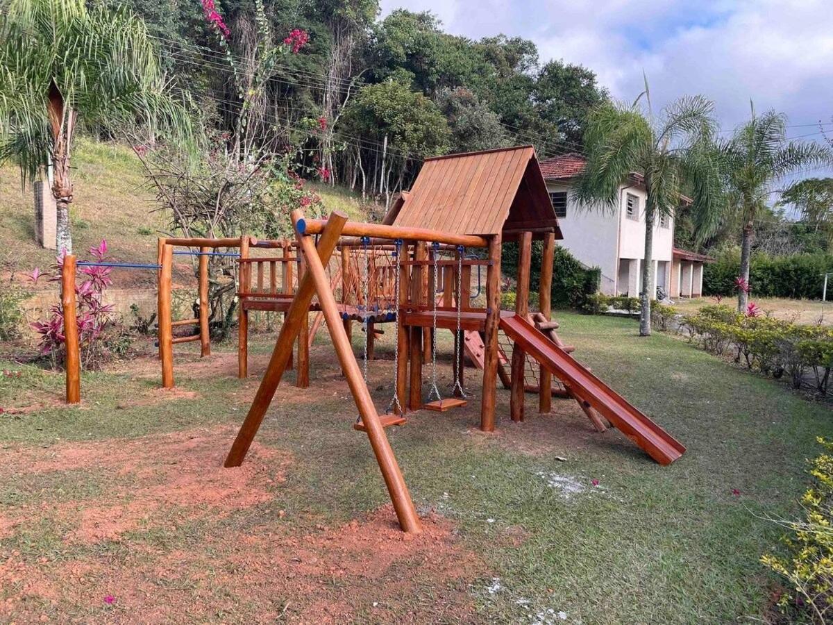 CHÁCARA MARAVILHOSA 50 MIN DE SP PETFRIENDLY CAMPO FUTEBOL PISCINA PLAYGROUND QUADRA BASQUETE COZINHA RÚSTICA FOGAO A LENHA