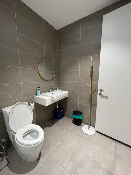 SOGO PWTC KLCC Monorail link Quill Mall 7Pax