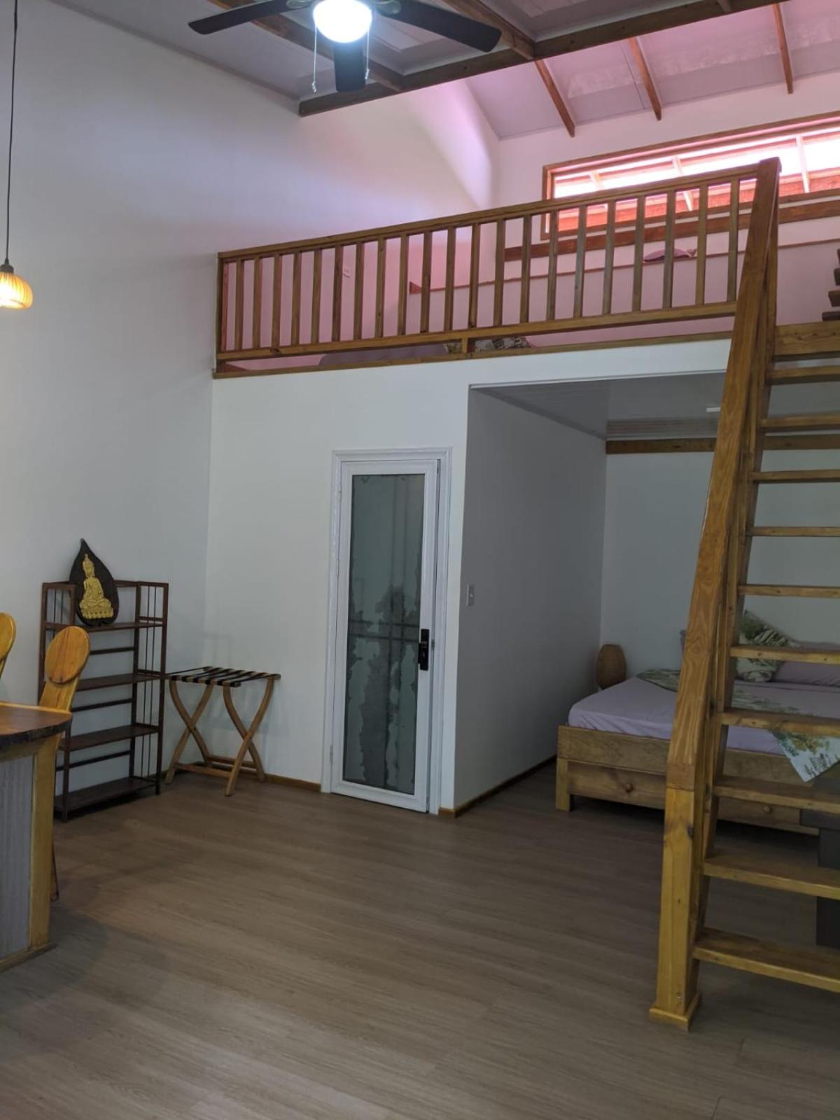 Playa Bluff Lodge