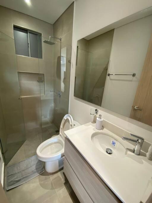 Lindos ApartaSuits cerca al mar.