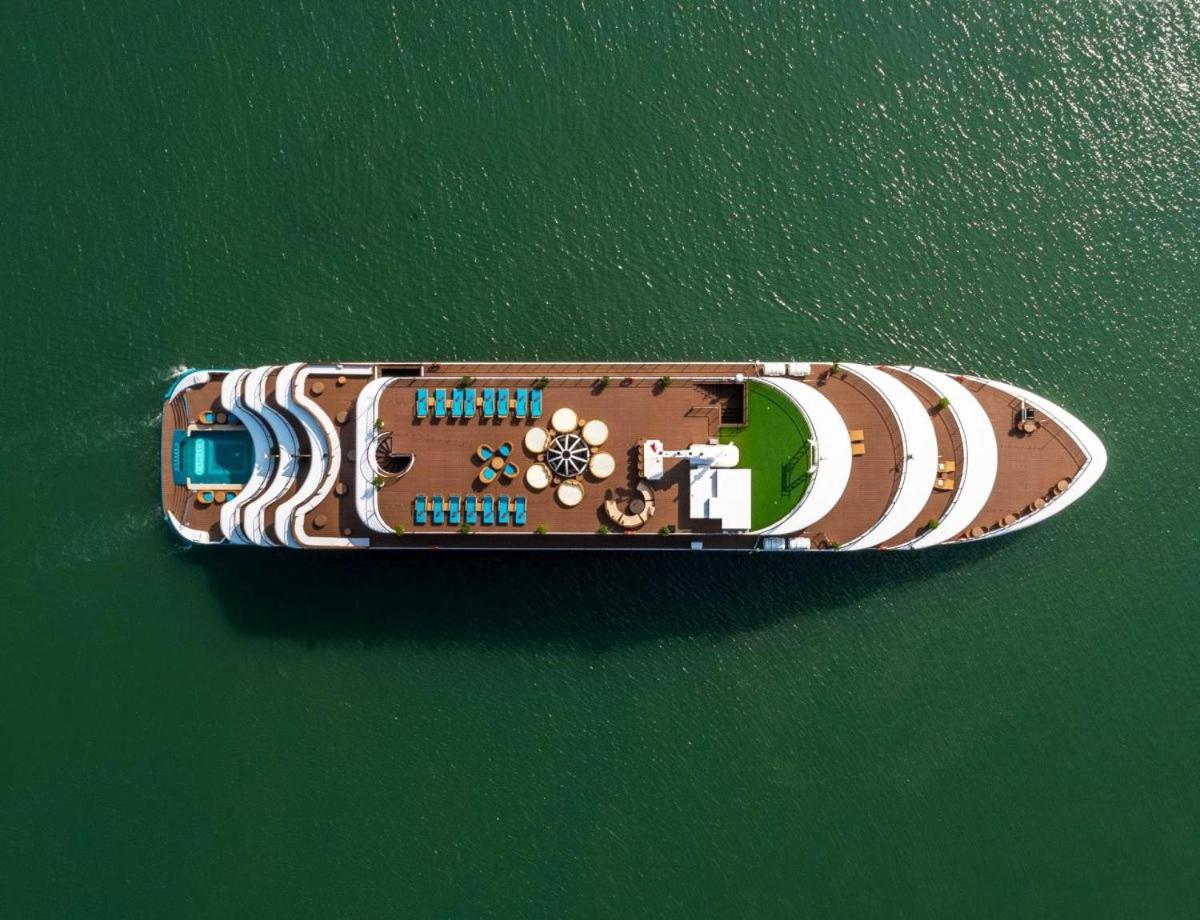 Halong Bay Cruise Hunters view 4