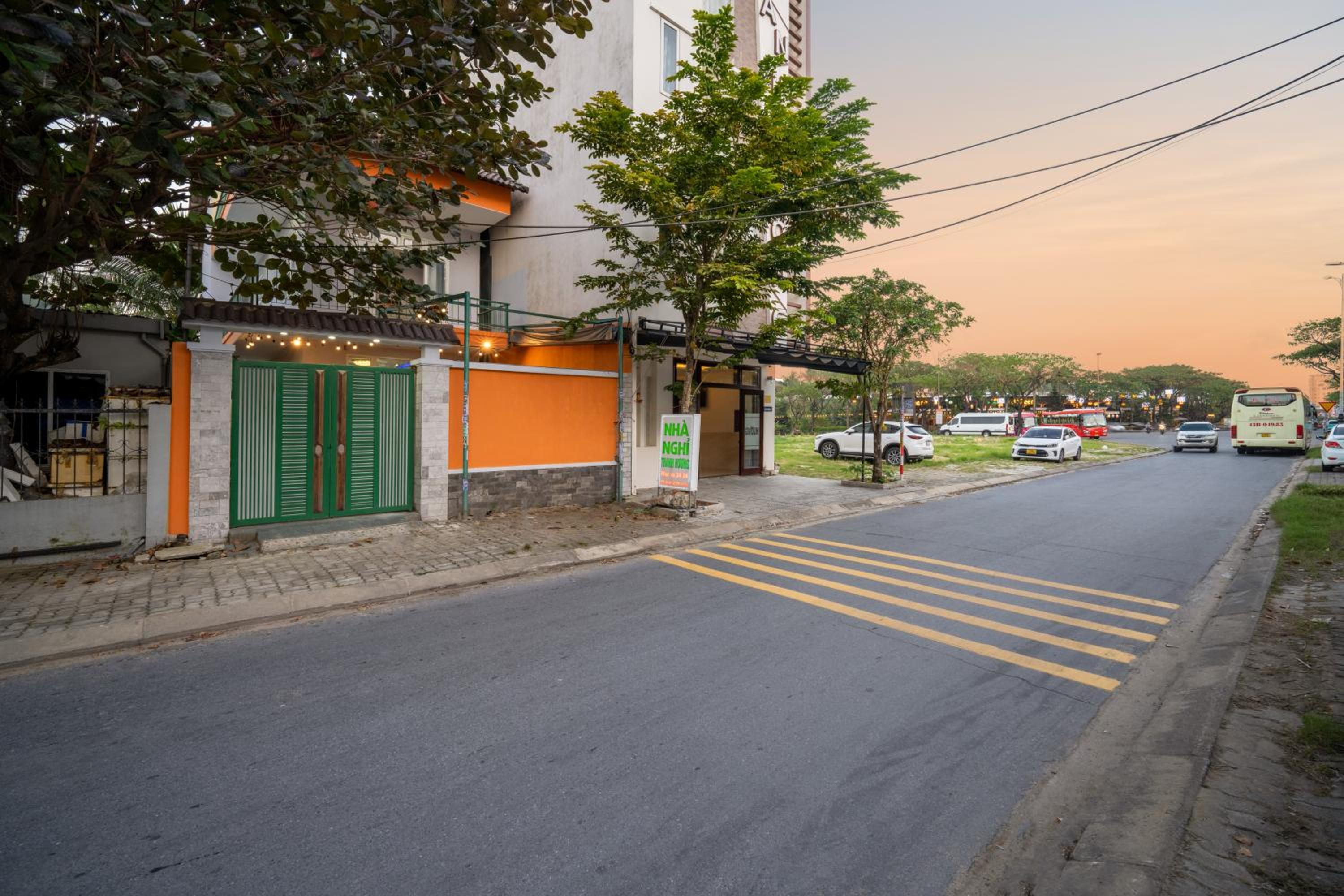 An Beach House Near Night Market And Beach