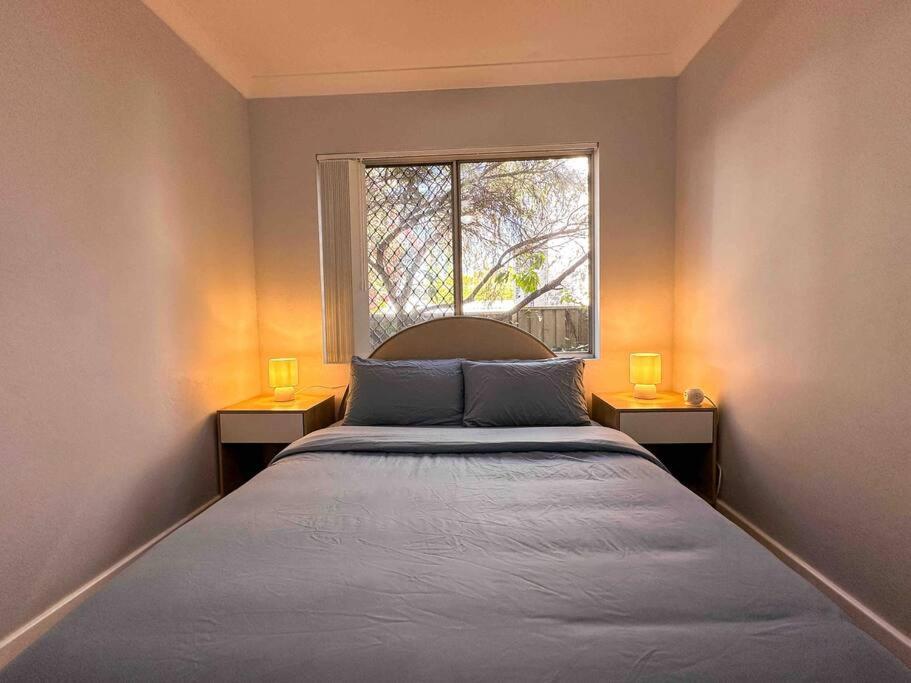 Harbourside Bliss: 2-Bedroom Coastal Apartment