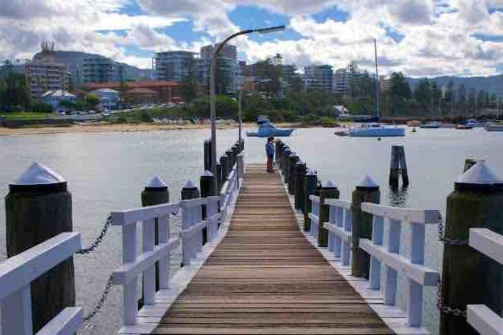 Harbourside Bliss: 2-Bedroom Coastal Apartment