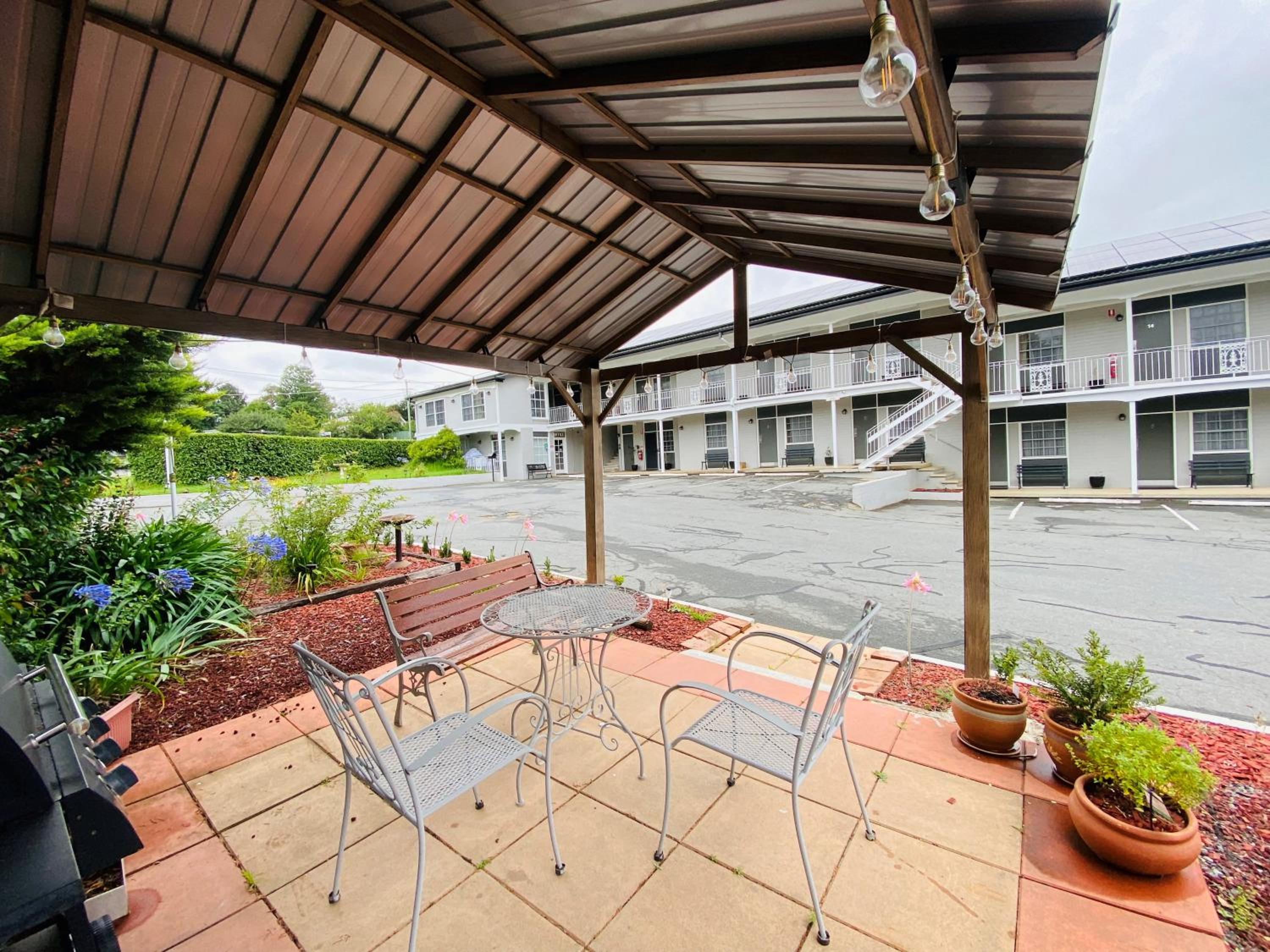 Colonial Lodge Motor Inn